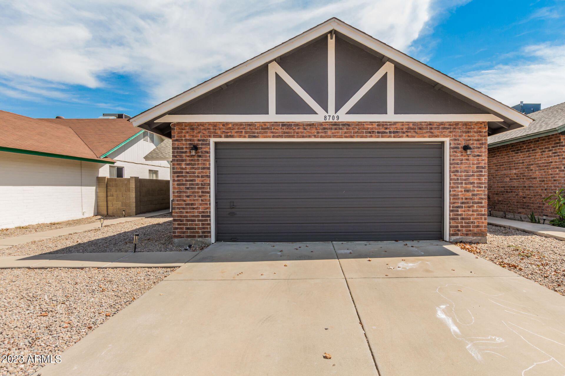 8709 W GREENBRIAN Drive