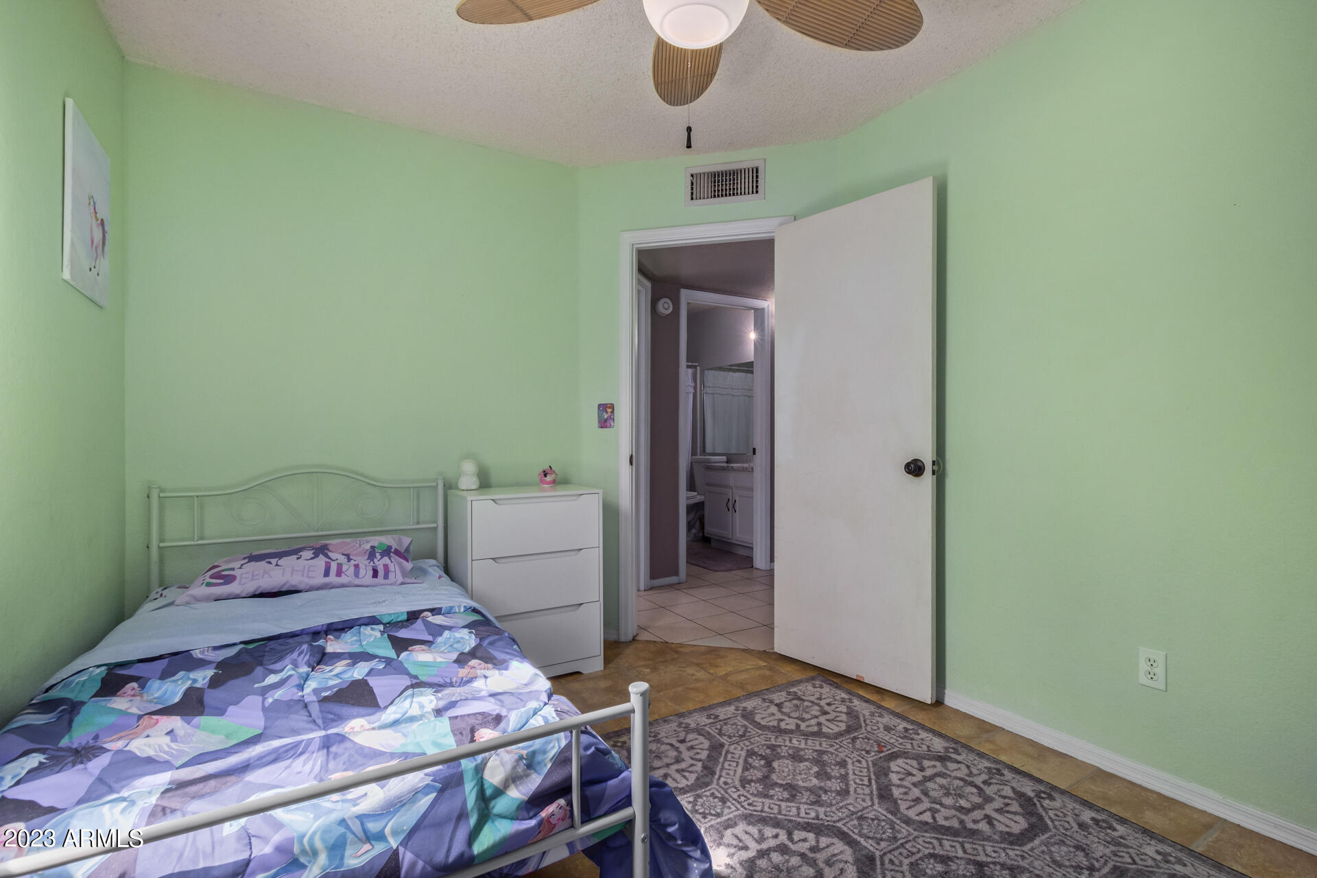 8709 W GREENBRIAN Drive