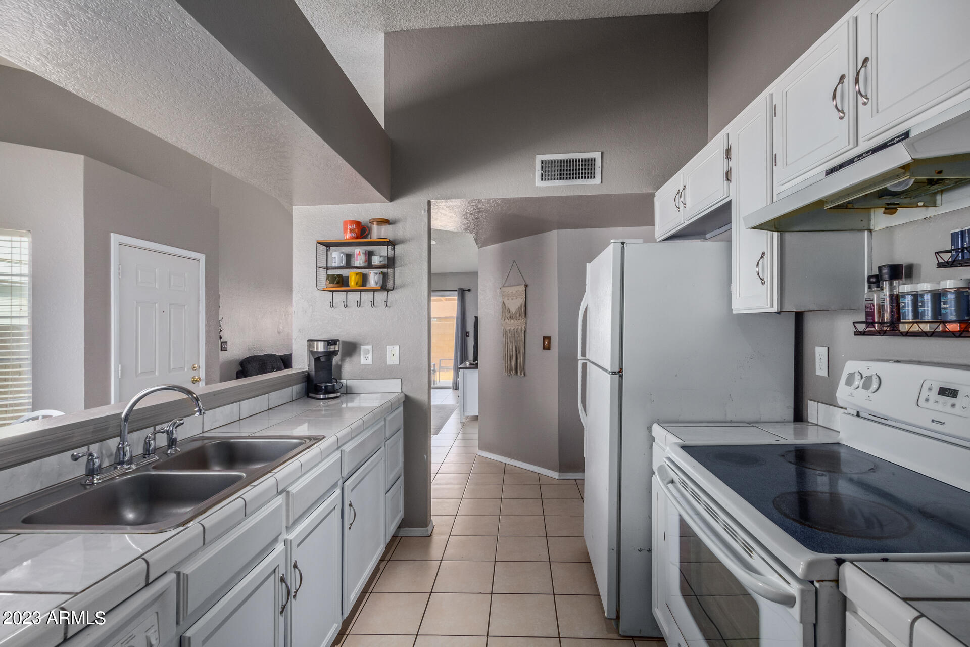 8709 W GREENBRIAN Drive