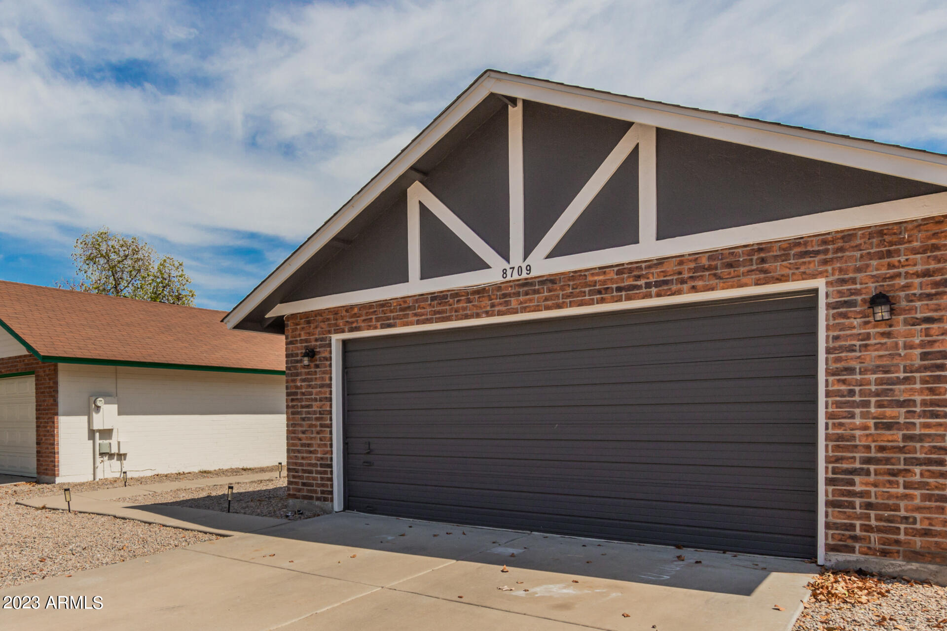 8709 W GREENBRIAN Drive