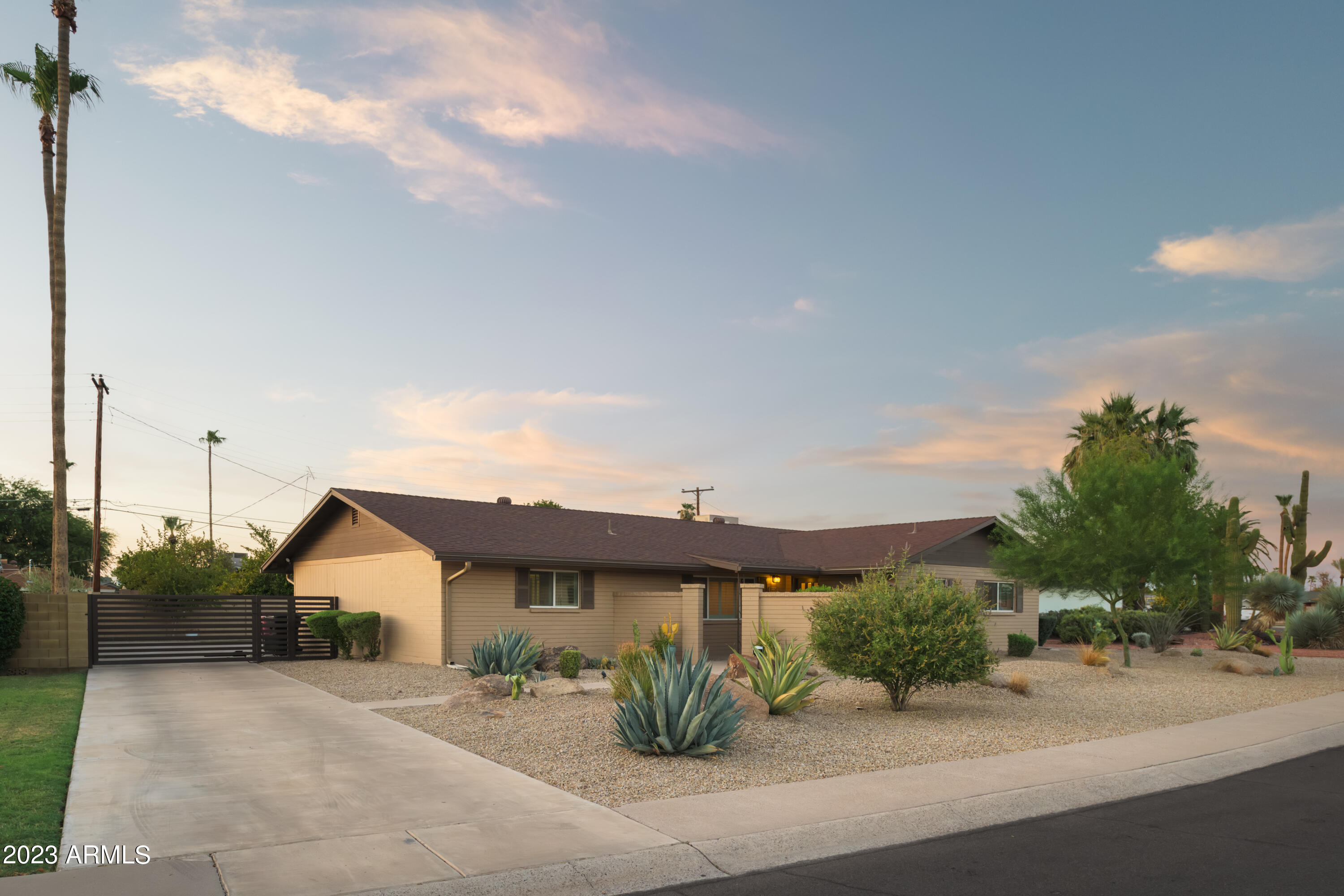 8226 E RANCHO VISTA Drive