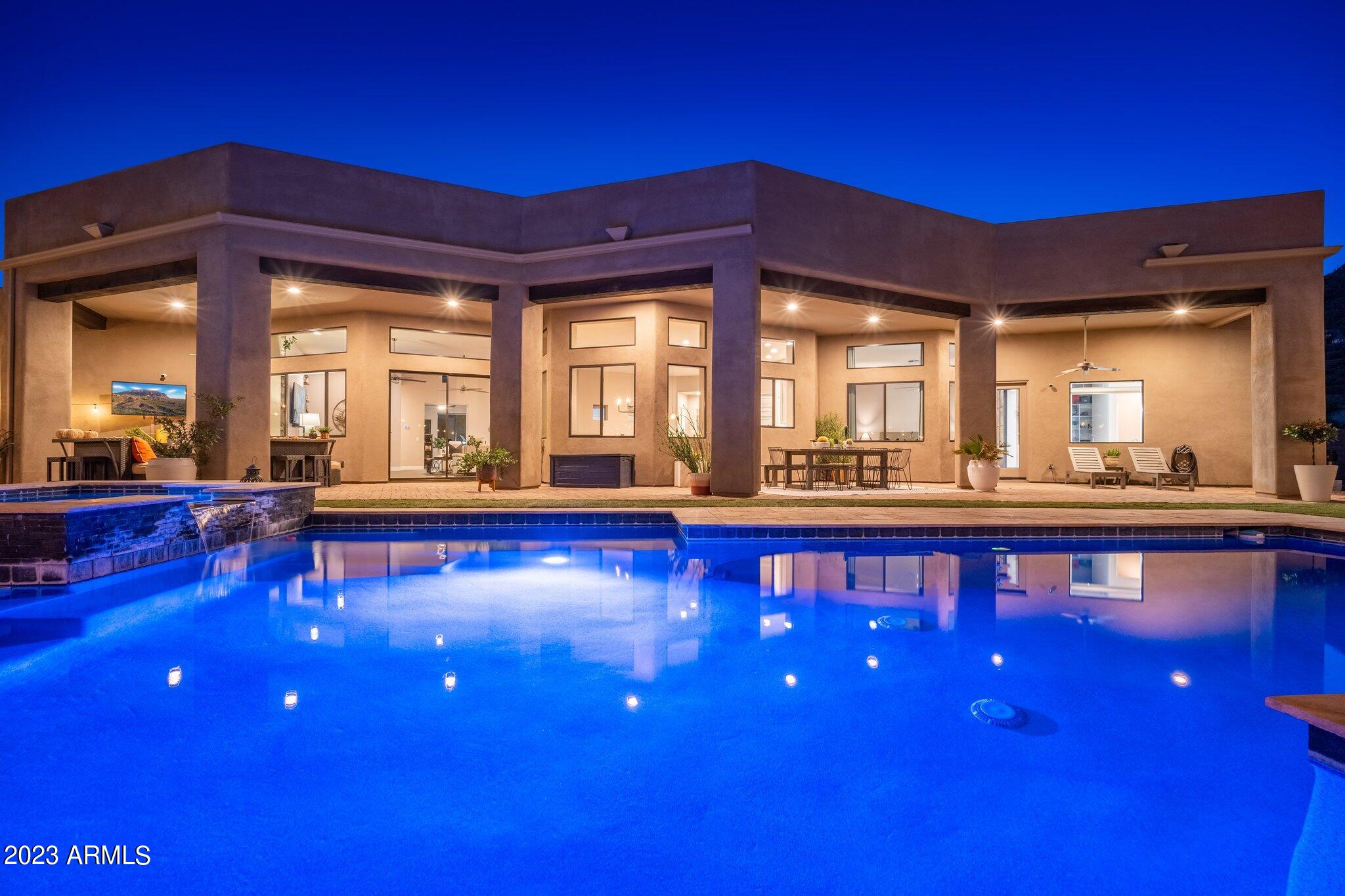 2813 W Carriage Drive