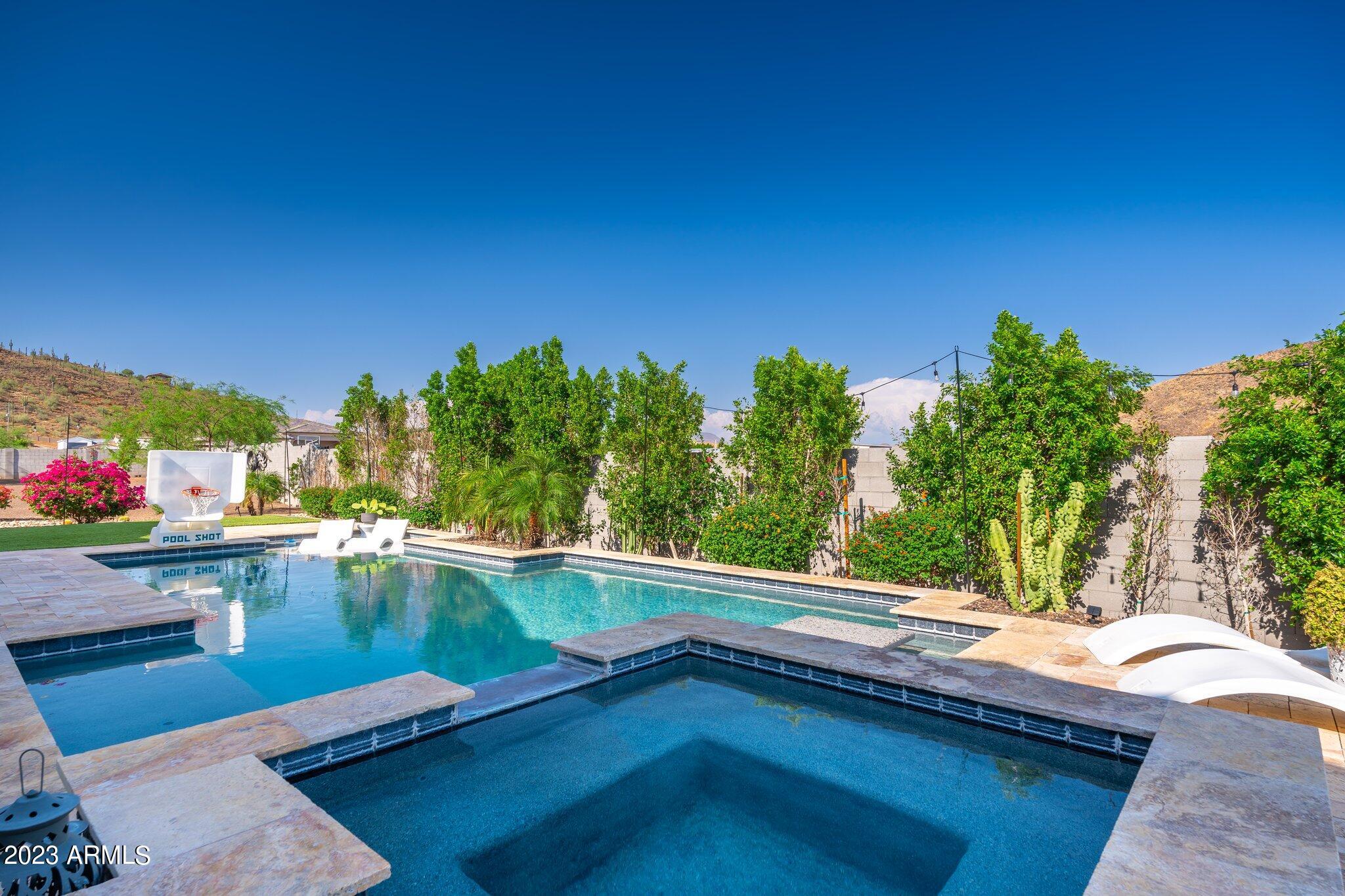 2813 W Carriage Drive