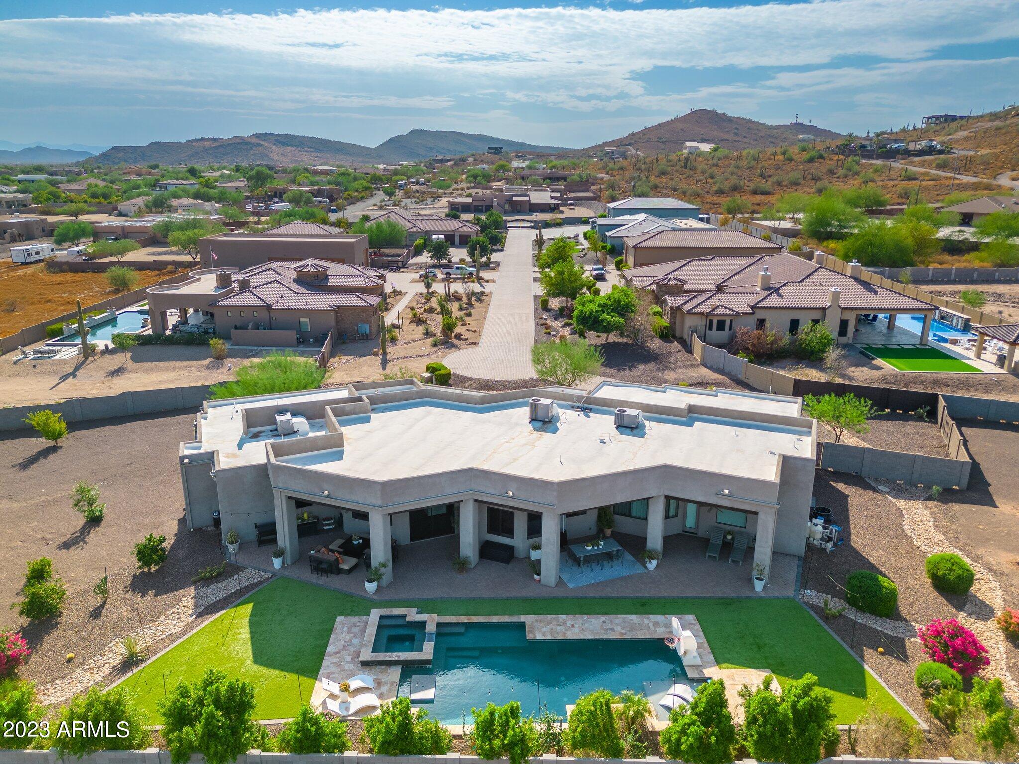 2813 W Carriage Drive