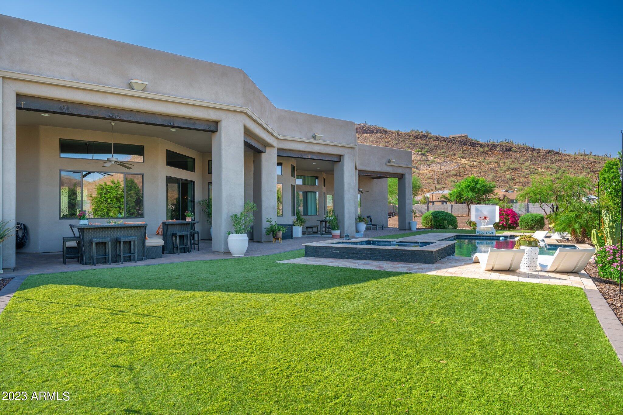 2813 W Carriage Drive