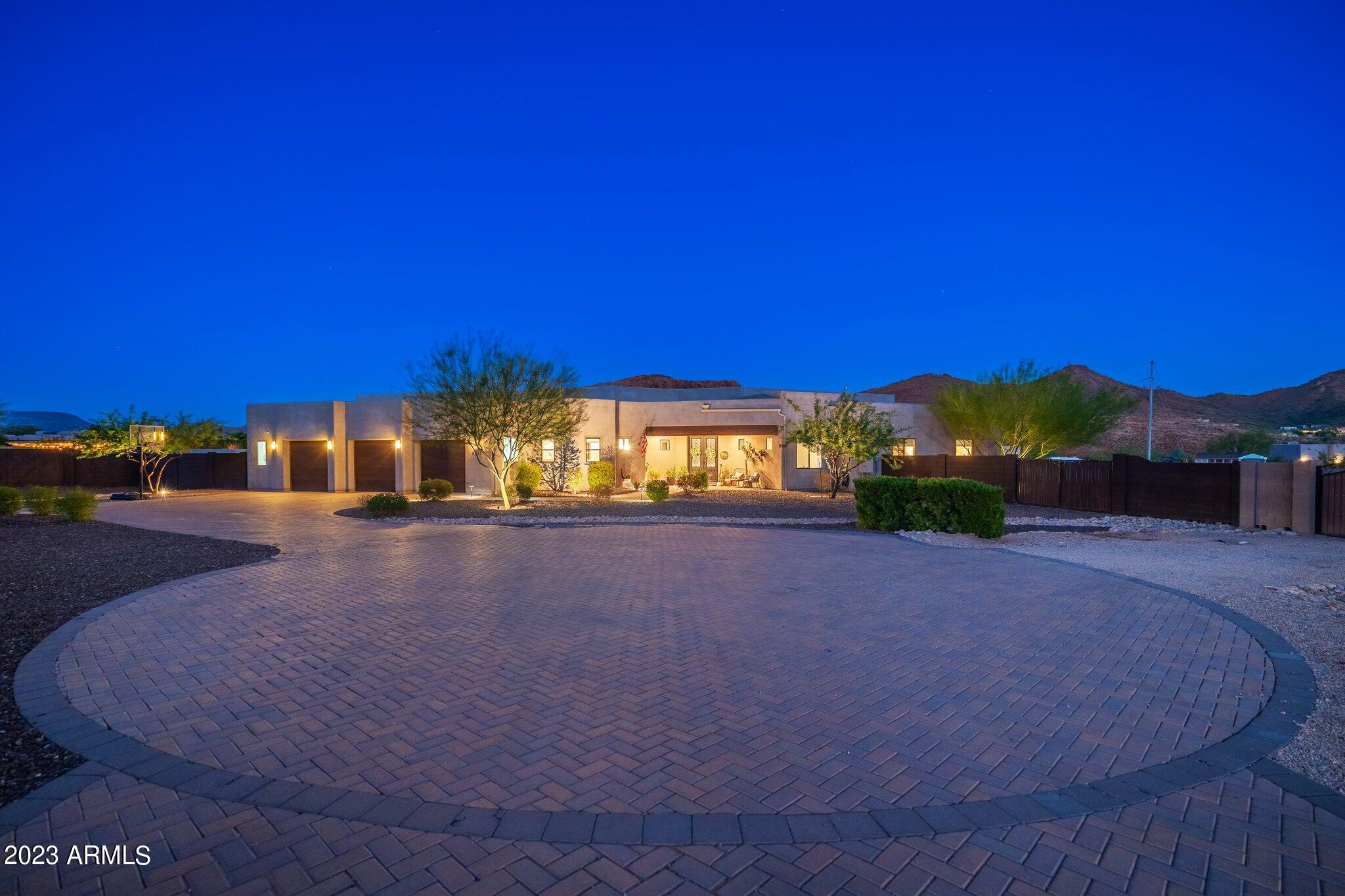 2813 W Carriage Drive