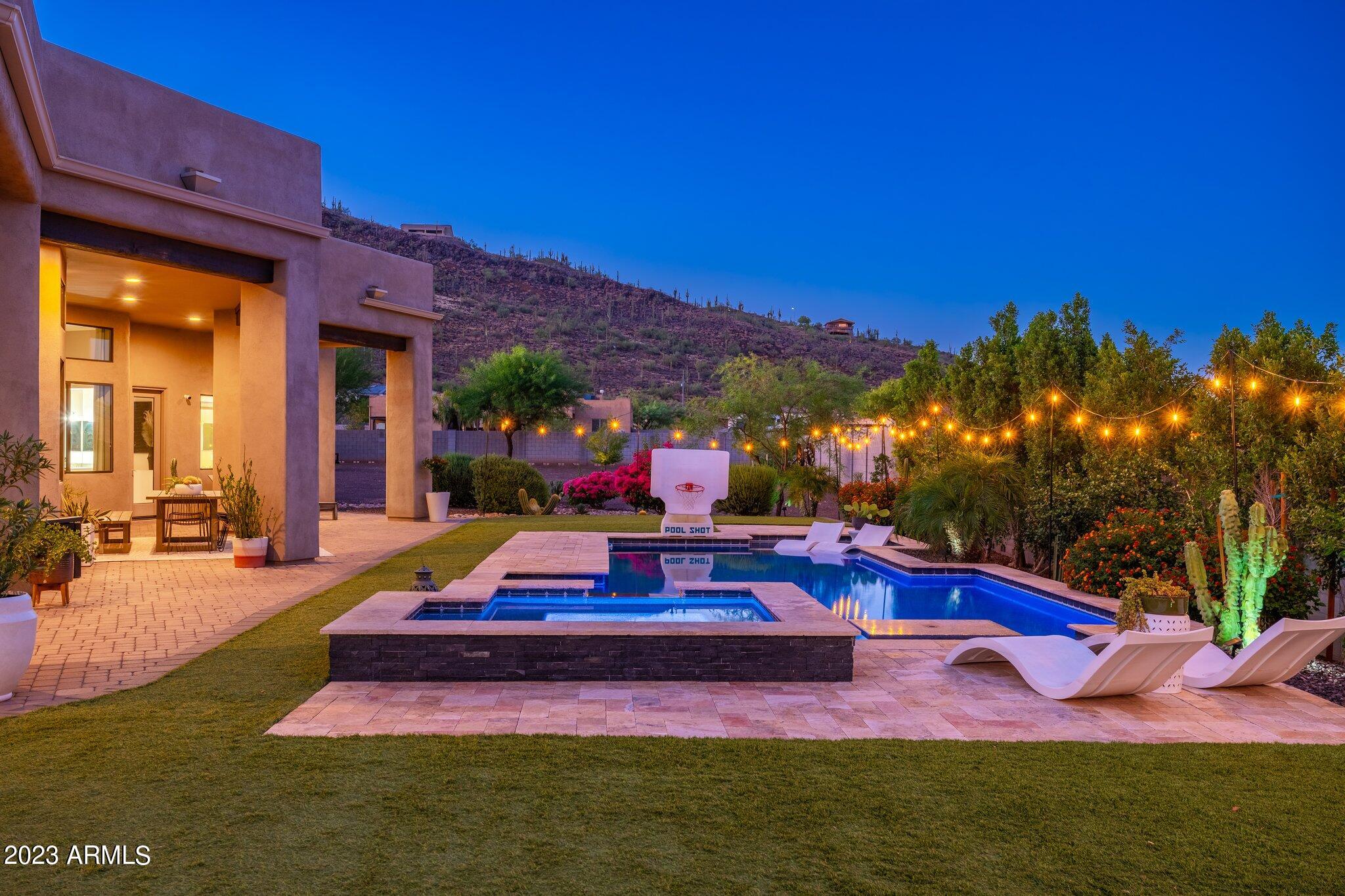 2813 W Carriage Drive