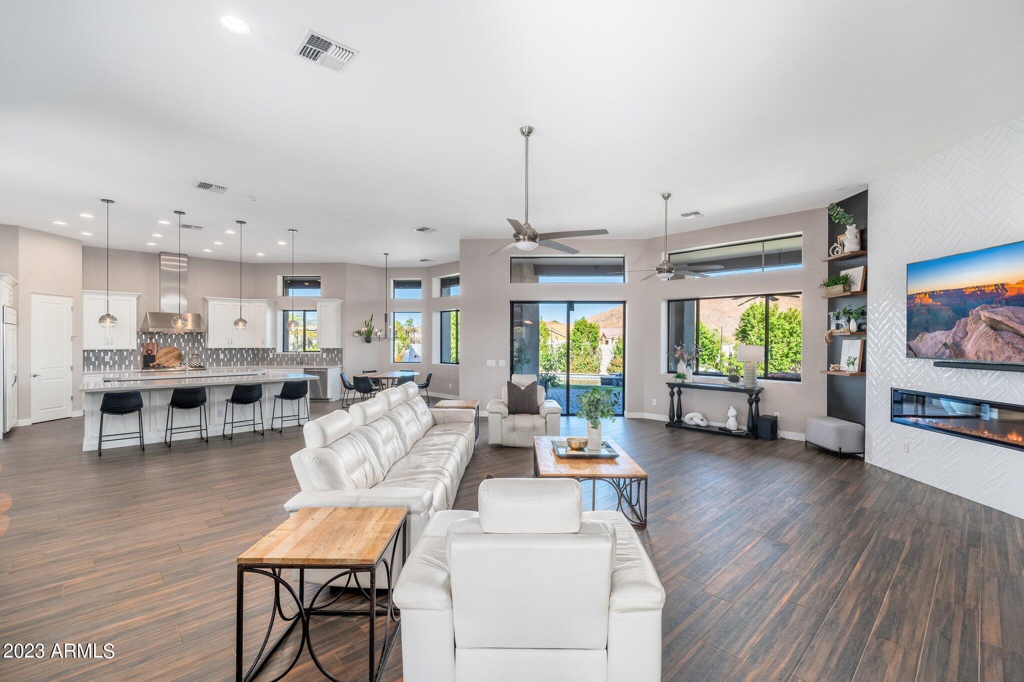 2813 W Carriage Drive