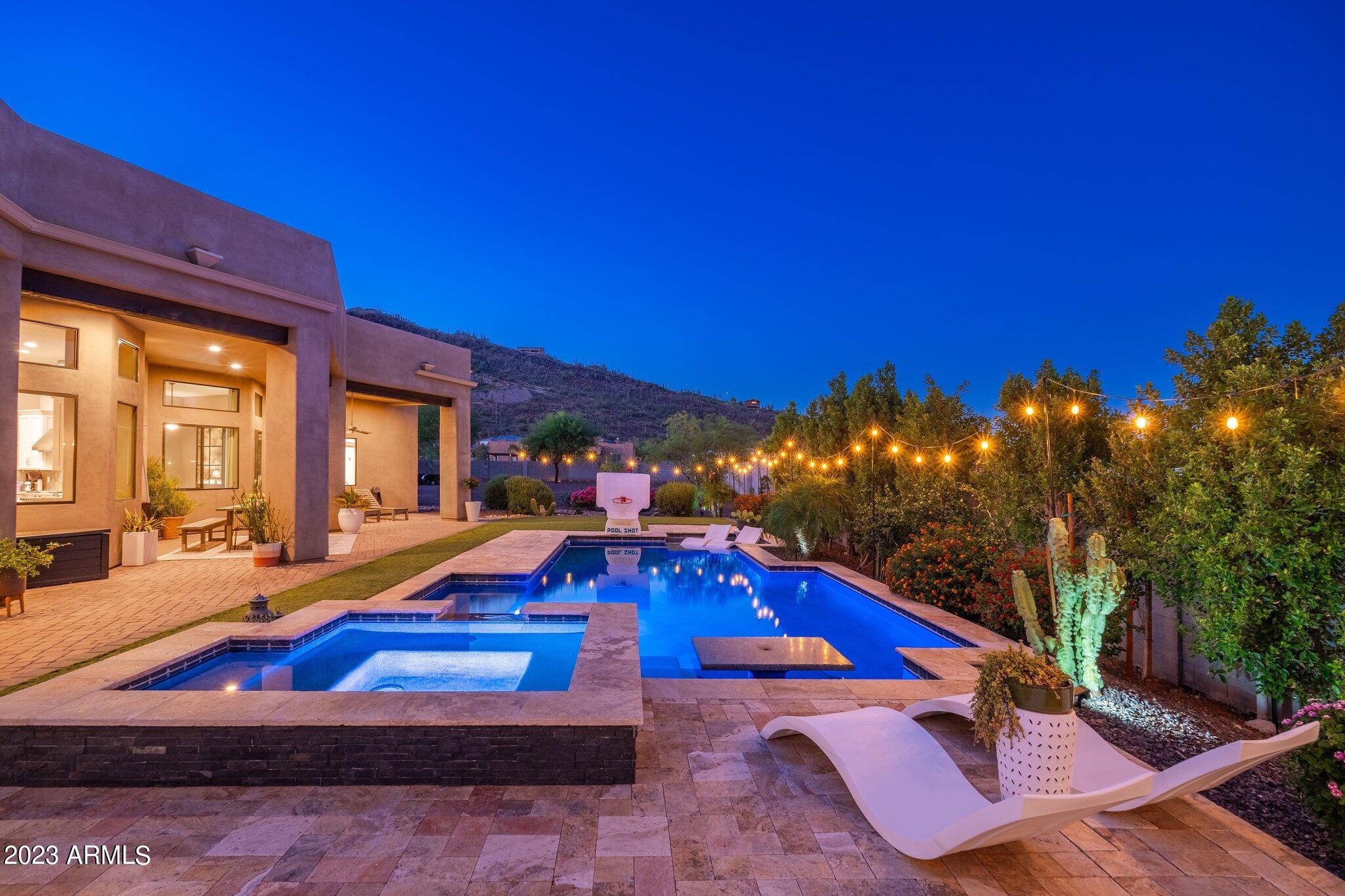 2813 W Carriage Drive