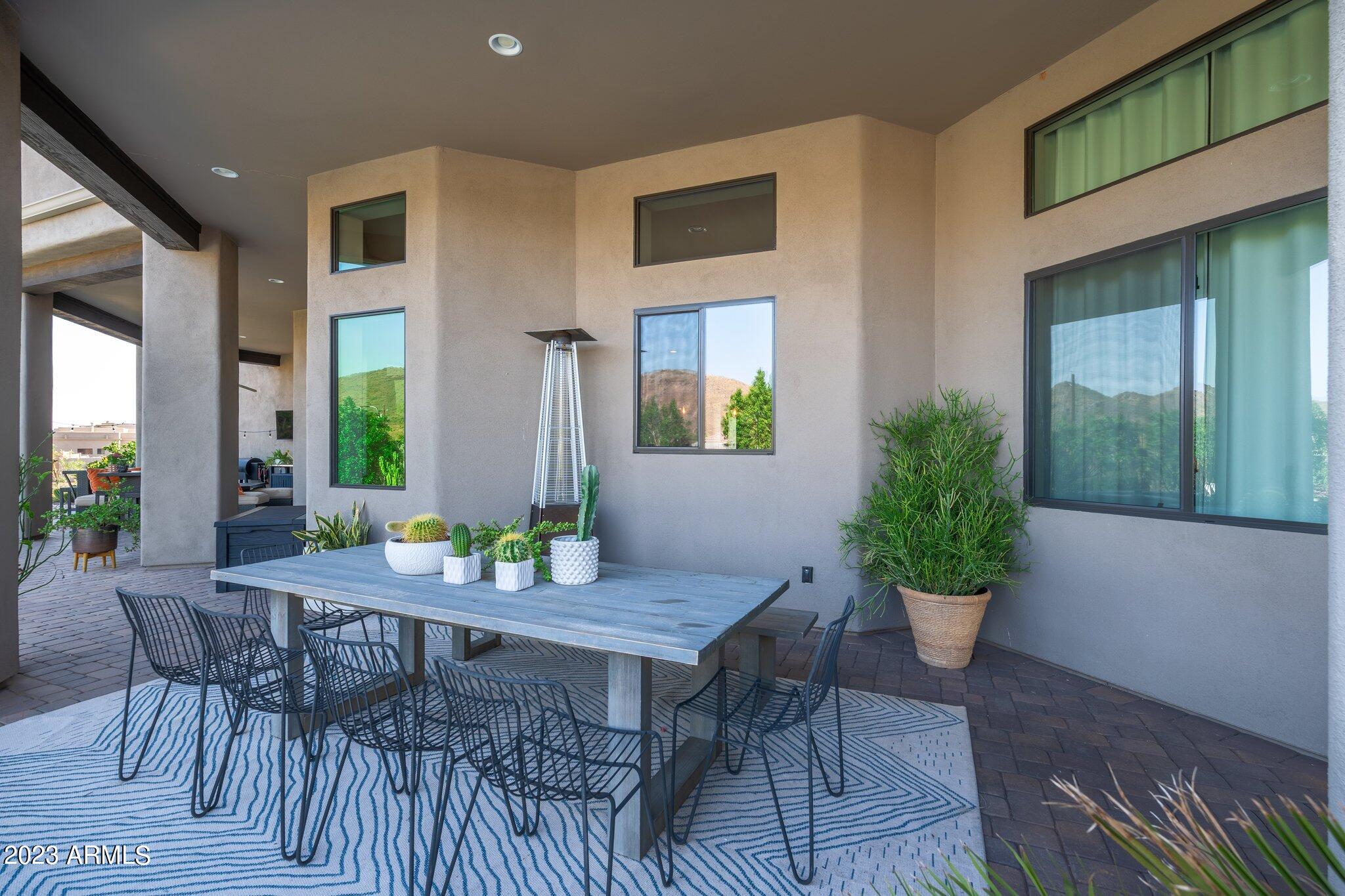 2813 W Carriage Drive