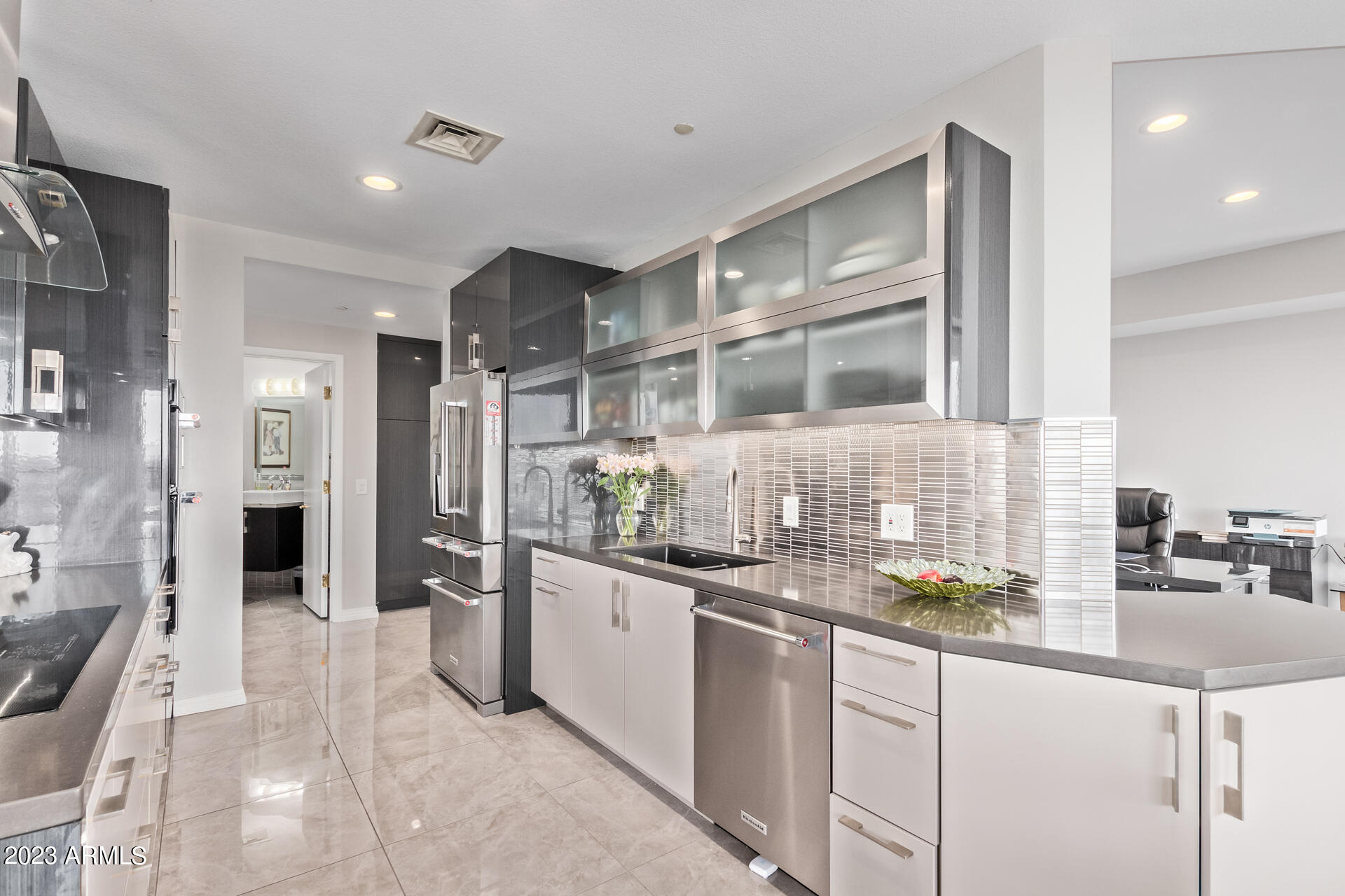 1040 E OSBORN Road # 702