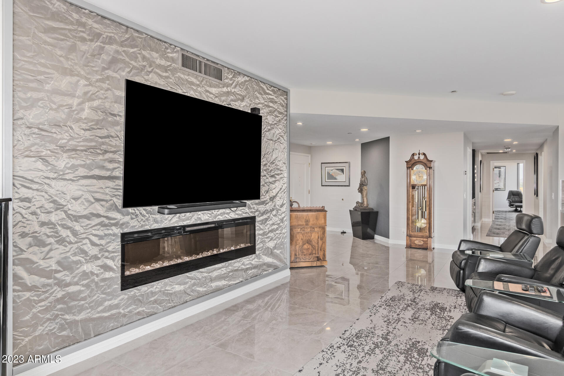 1040 E OSBORN Road # 702