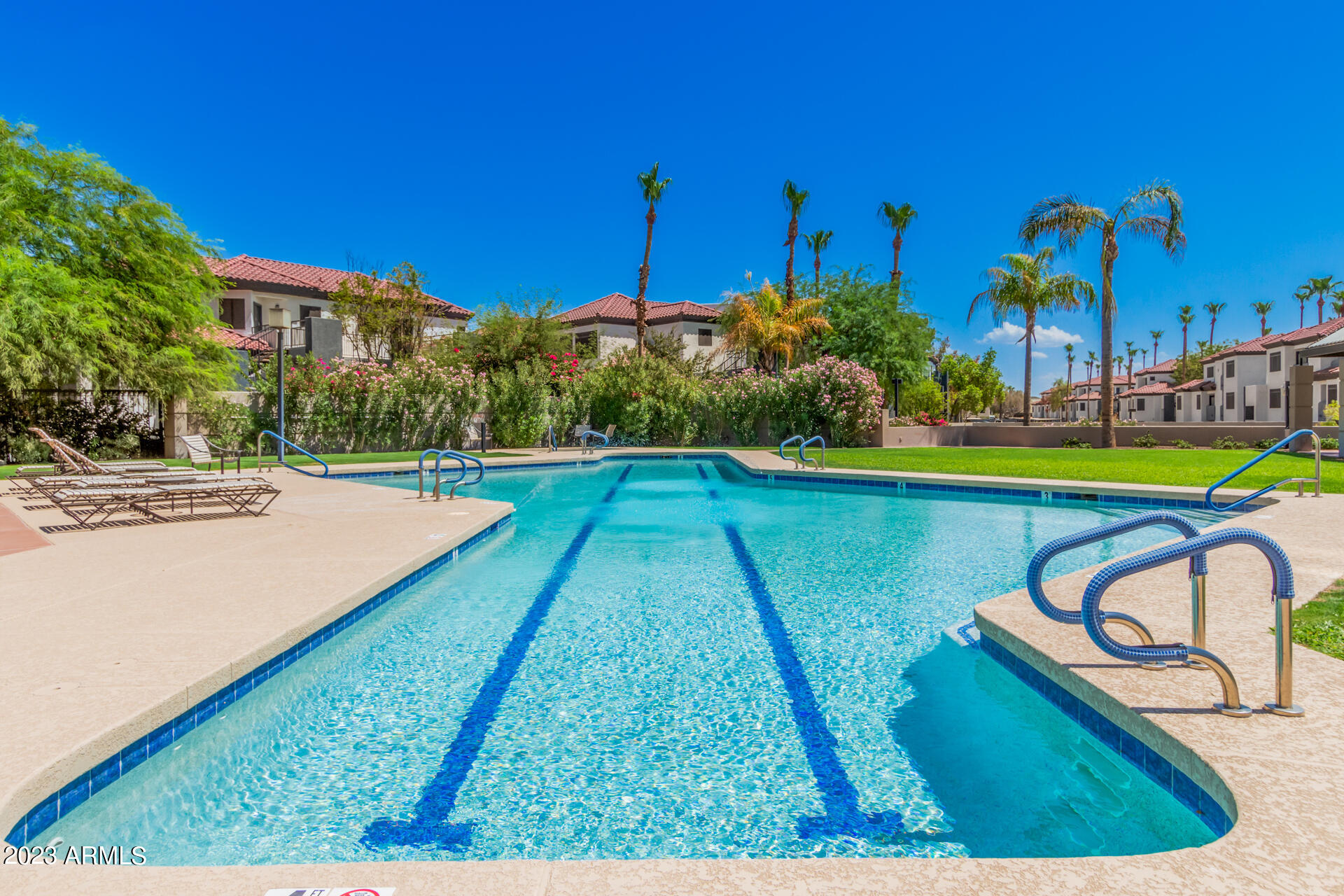 1040 E OSBORN Road # 702