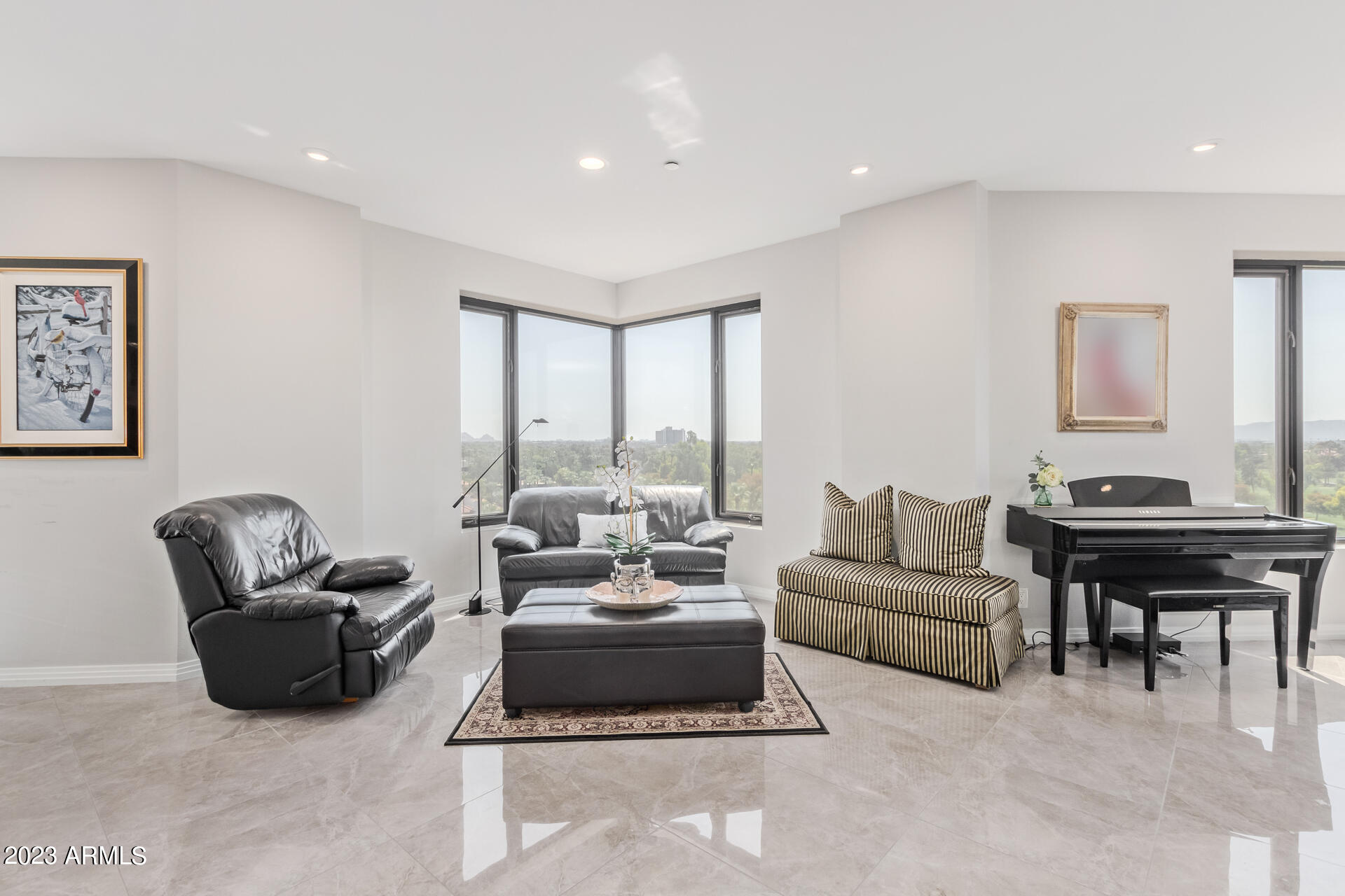 1040 E OSBORN Road # 702