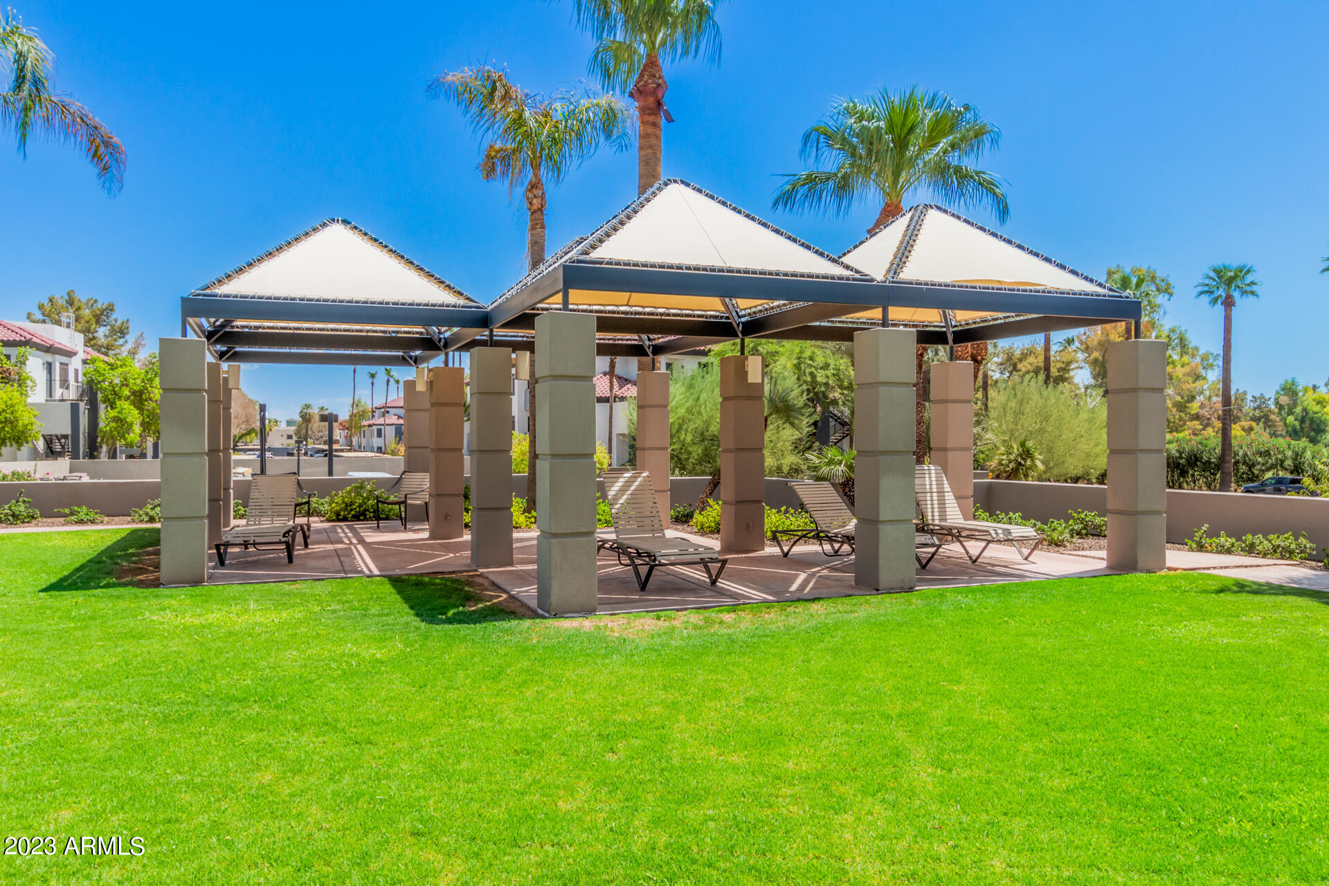 1040 E OSBORN Road # 702