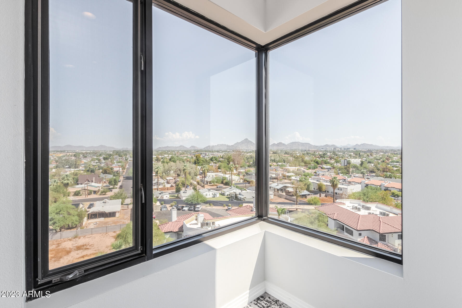 1040 E OSBORN Road # 702