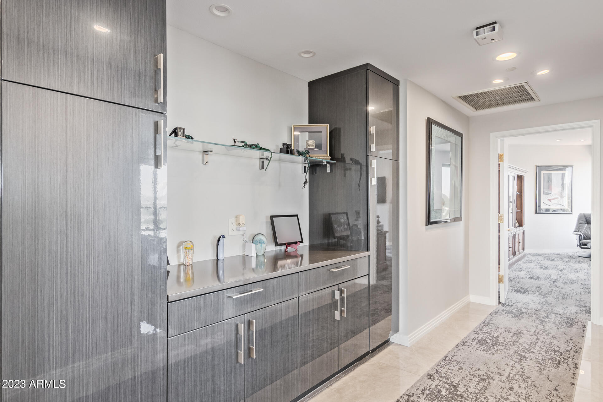 1040 E OSBORN Road # 702