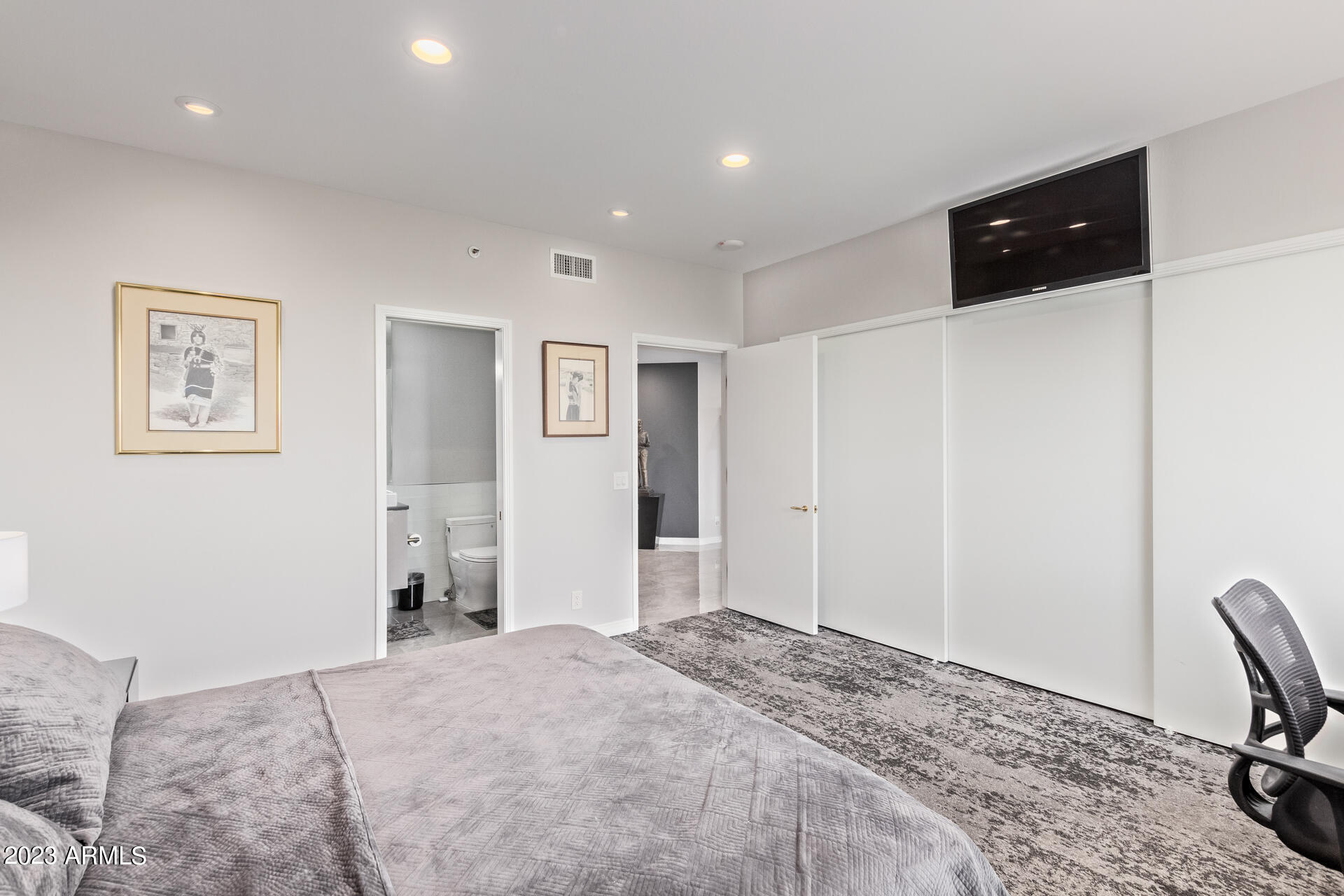 1040 E OSBORN Road # 702