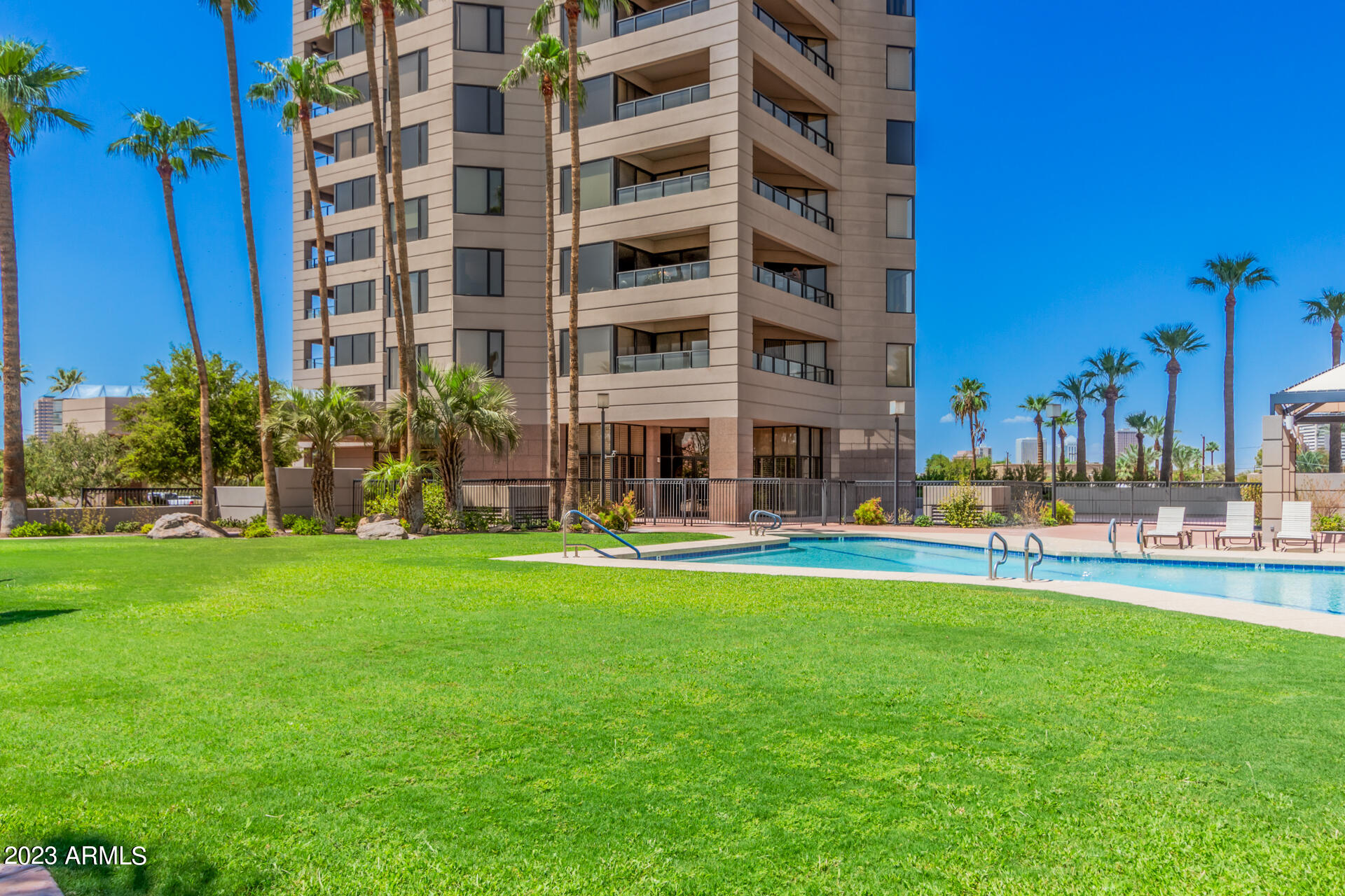 1040 E OSBORN Road # 702