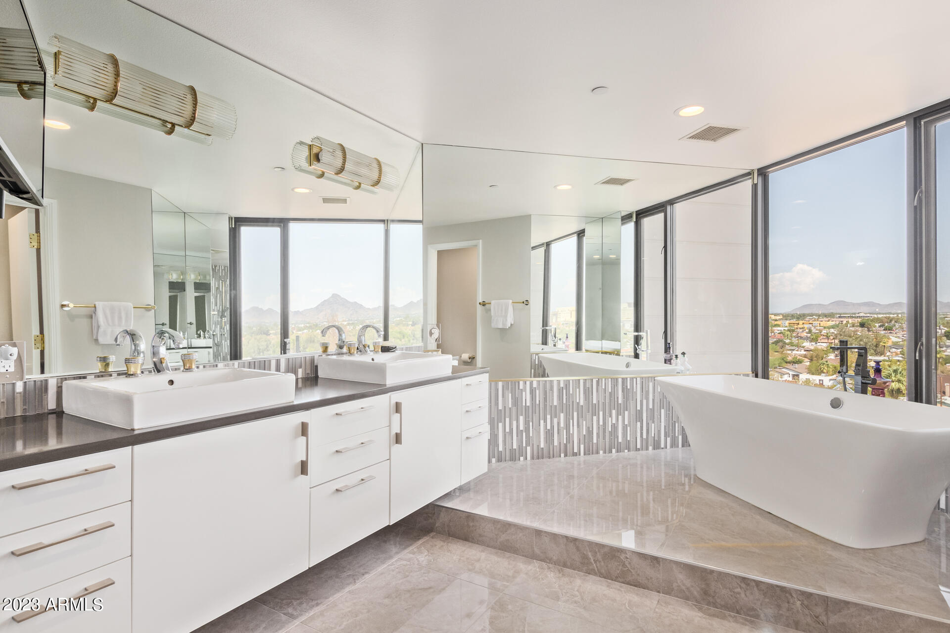 1040 E OSBORN Road # 702