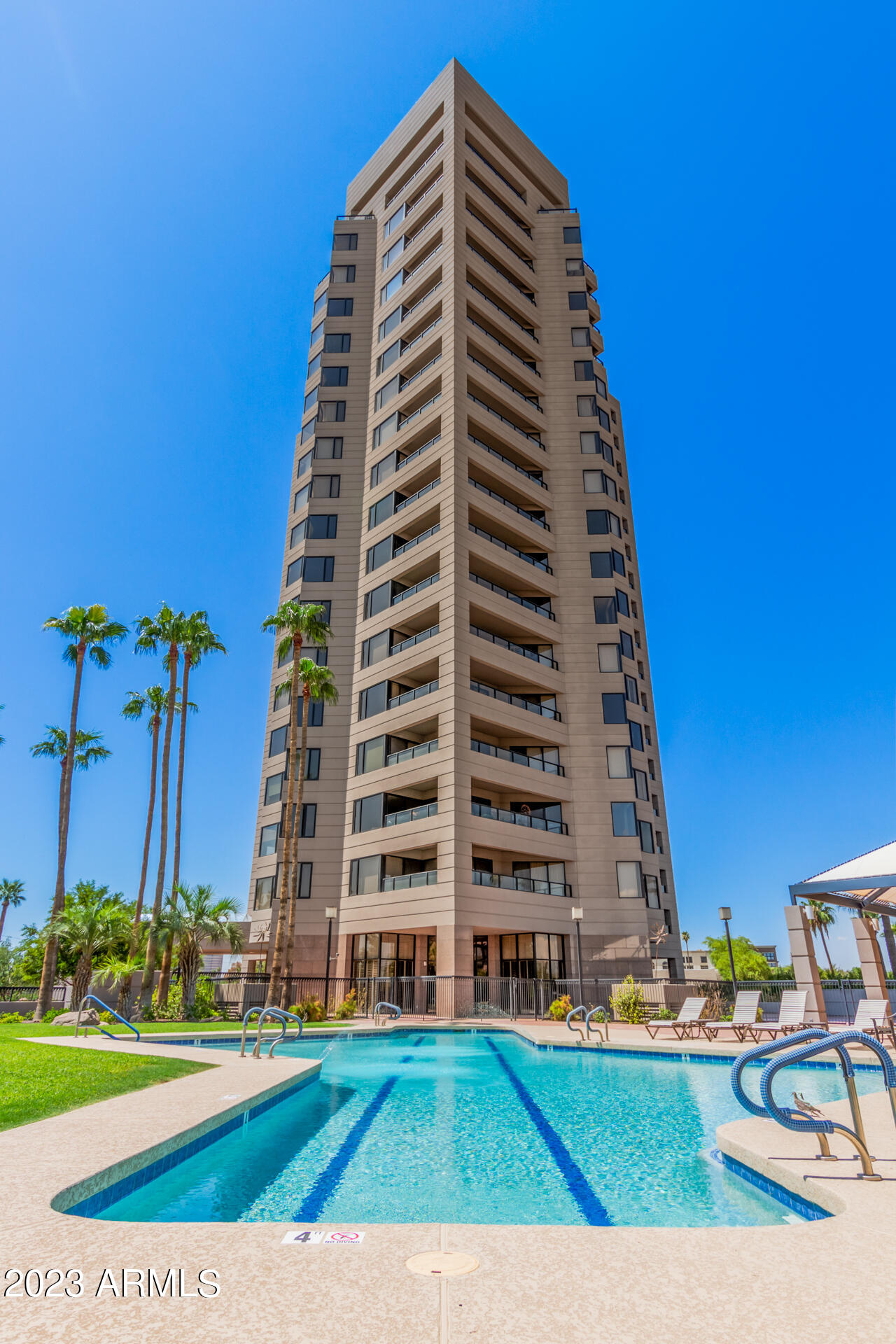 1040 E OSBORN Road # 702