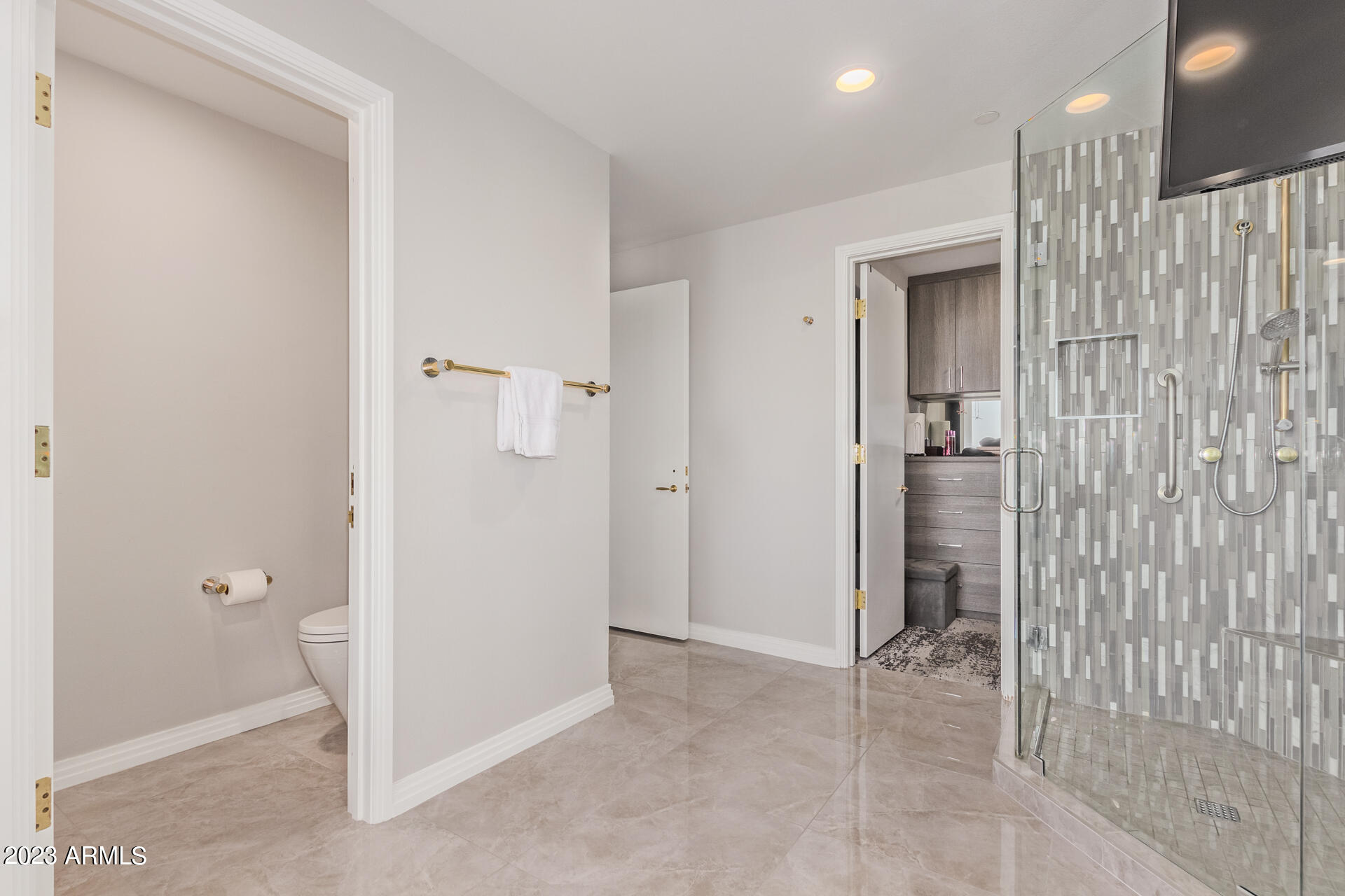 1040 E OSBORN Road # 702