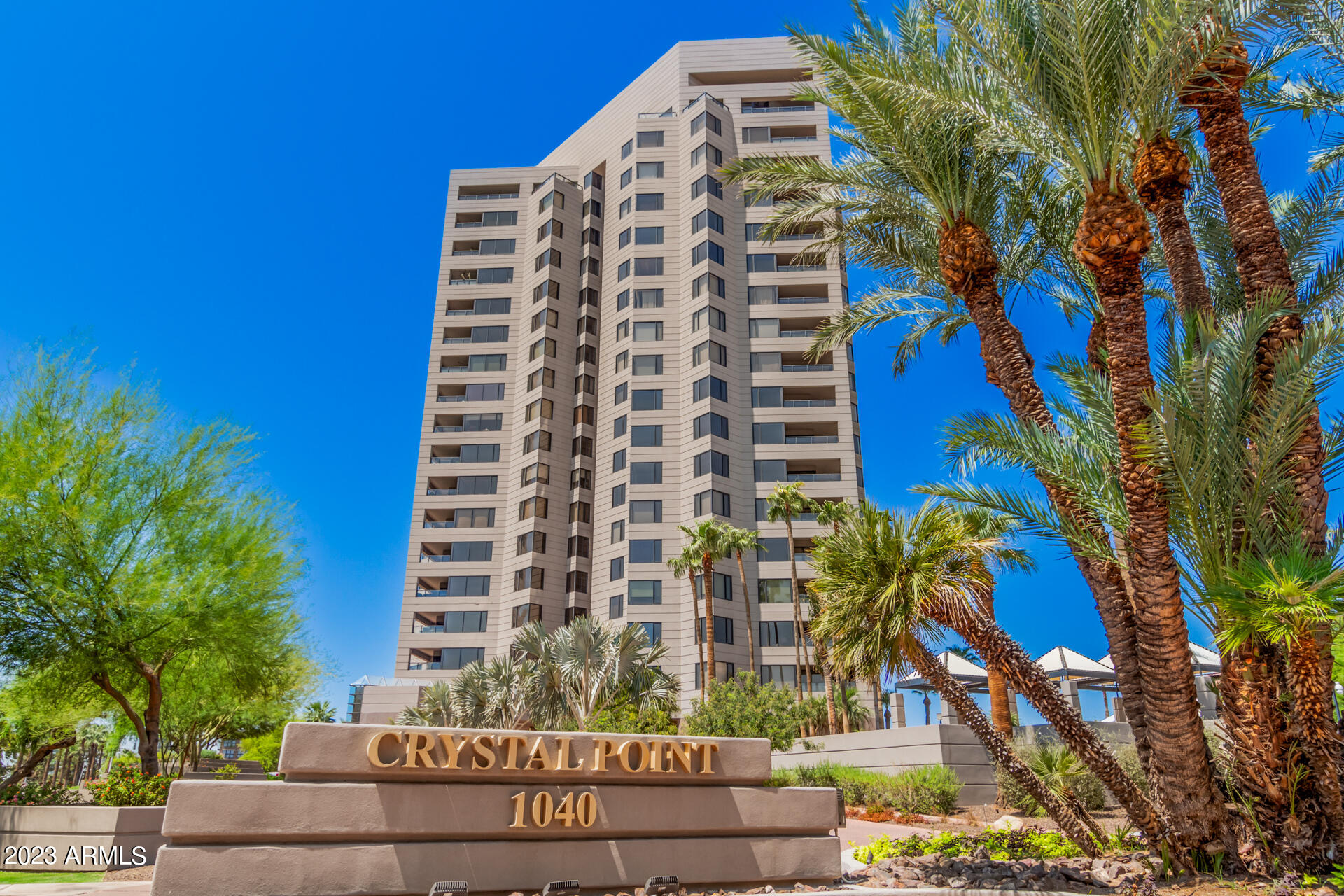 1040 E OSBORN Road # 702