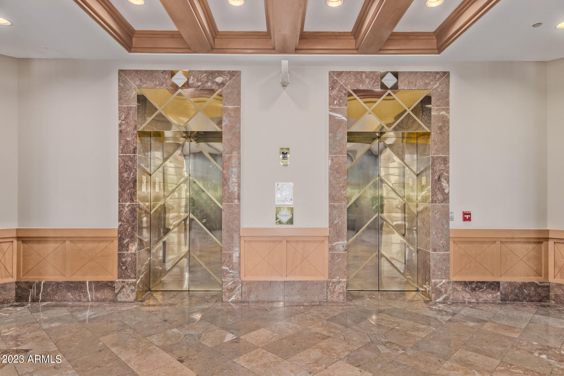 1040 E OSBORN Road # 702