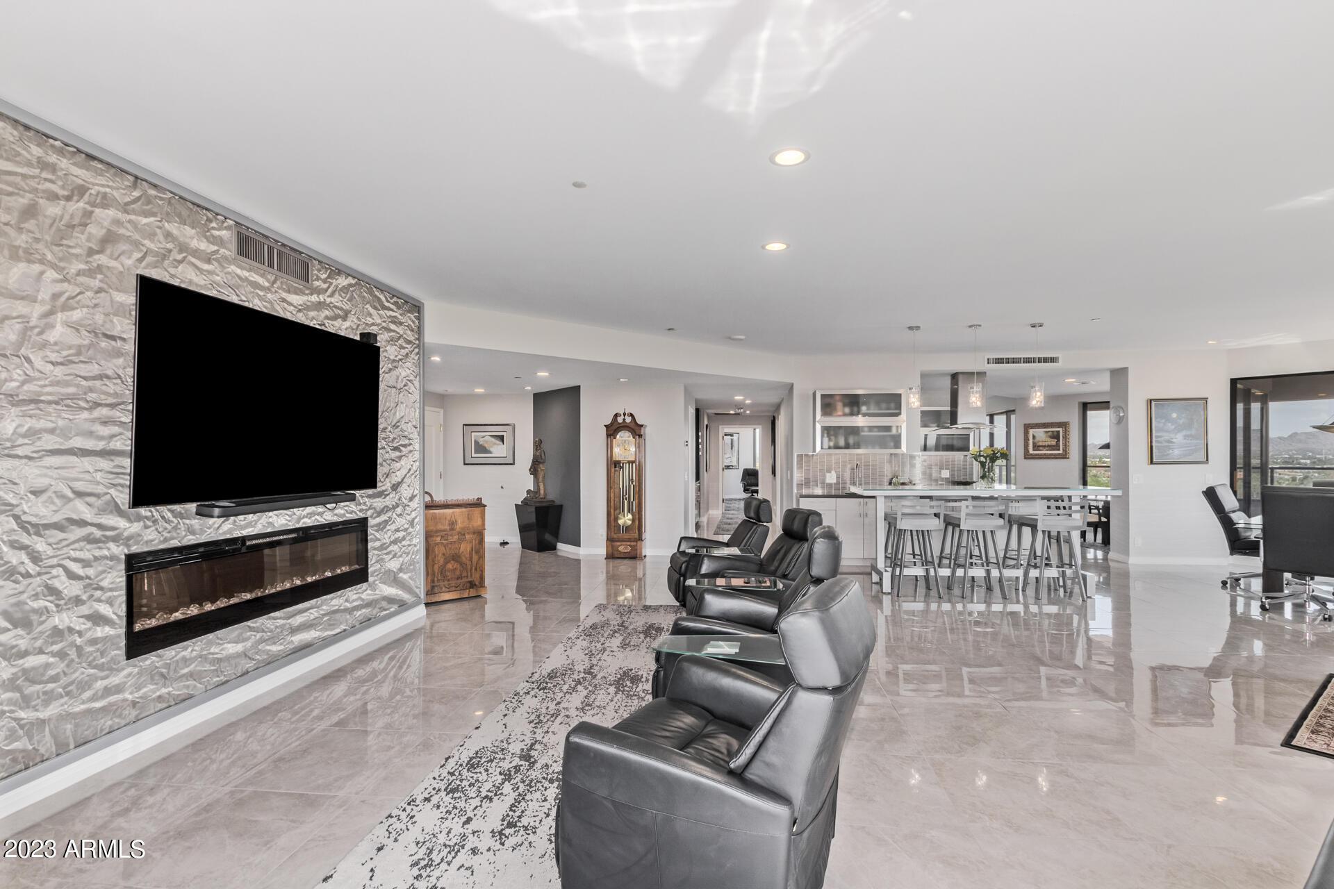 1040 E OSBORN Road # 702