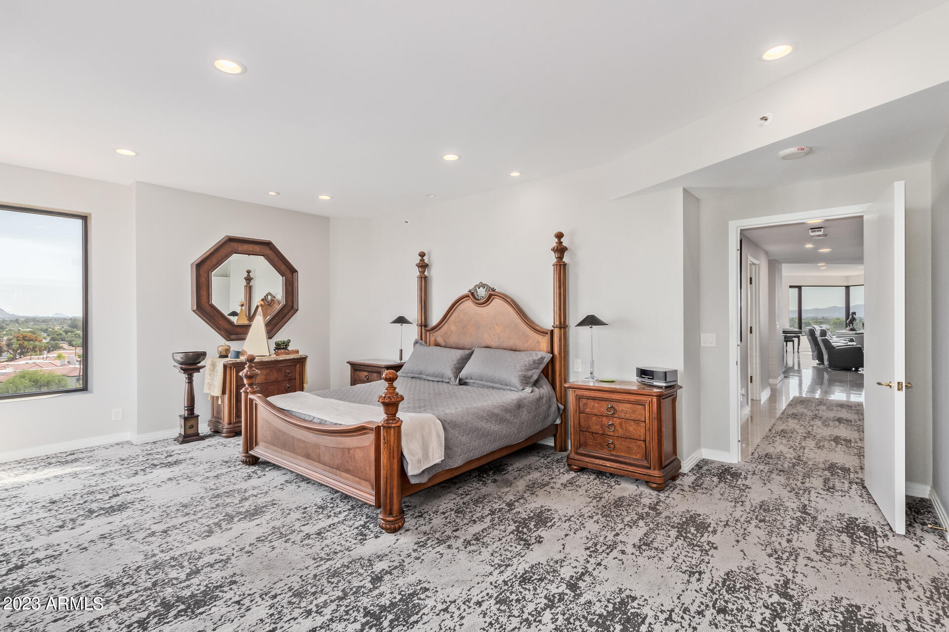 1040 E OSBORN Road # 702