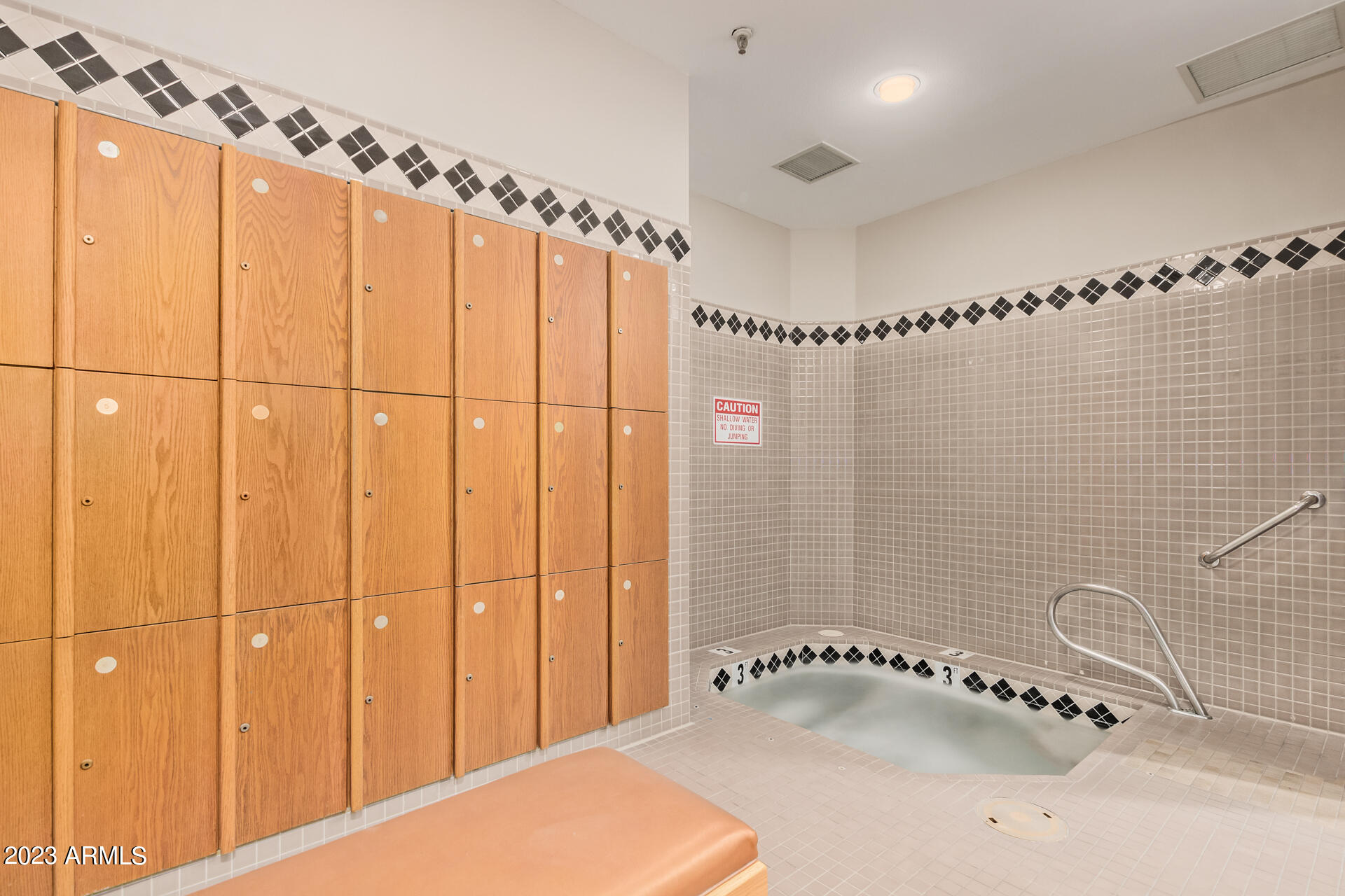 1040 E OSBORN Road # 702