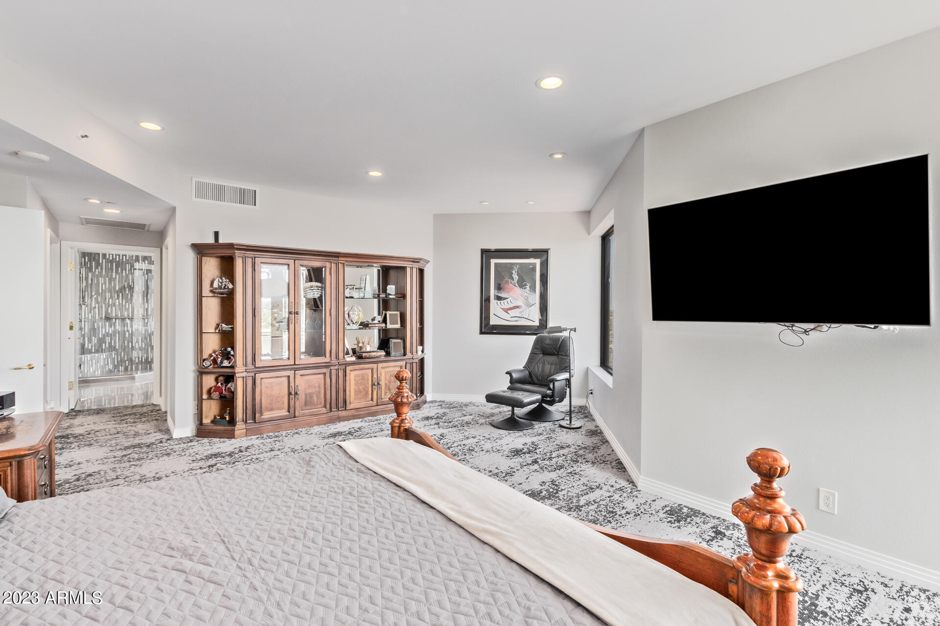1040 E OSBORN Road # 702