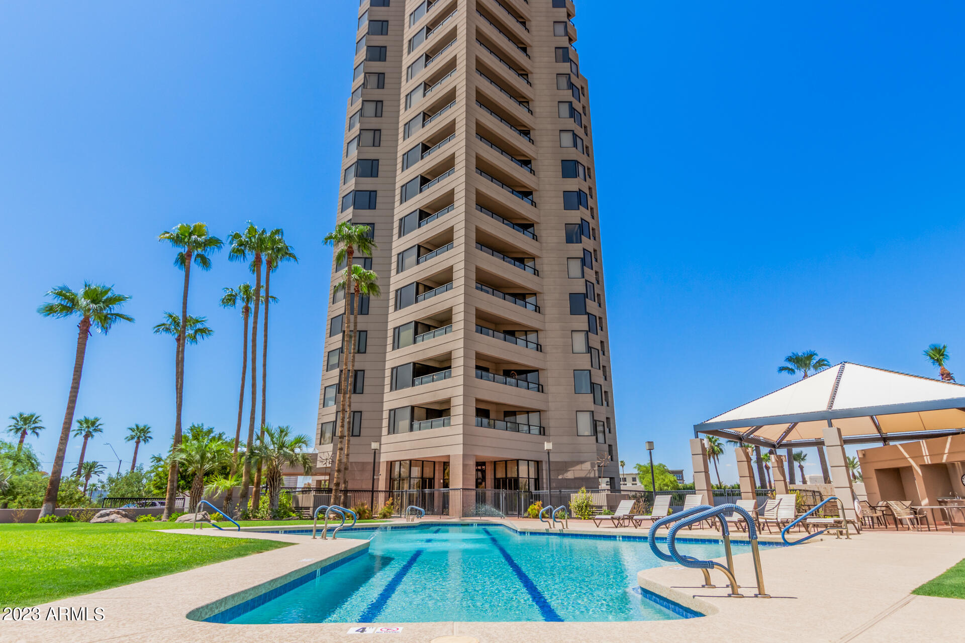1040 E OSBORN Road # 702