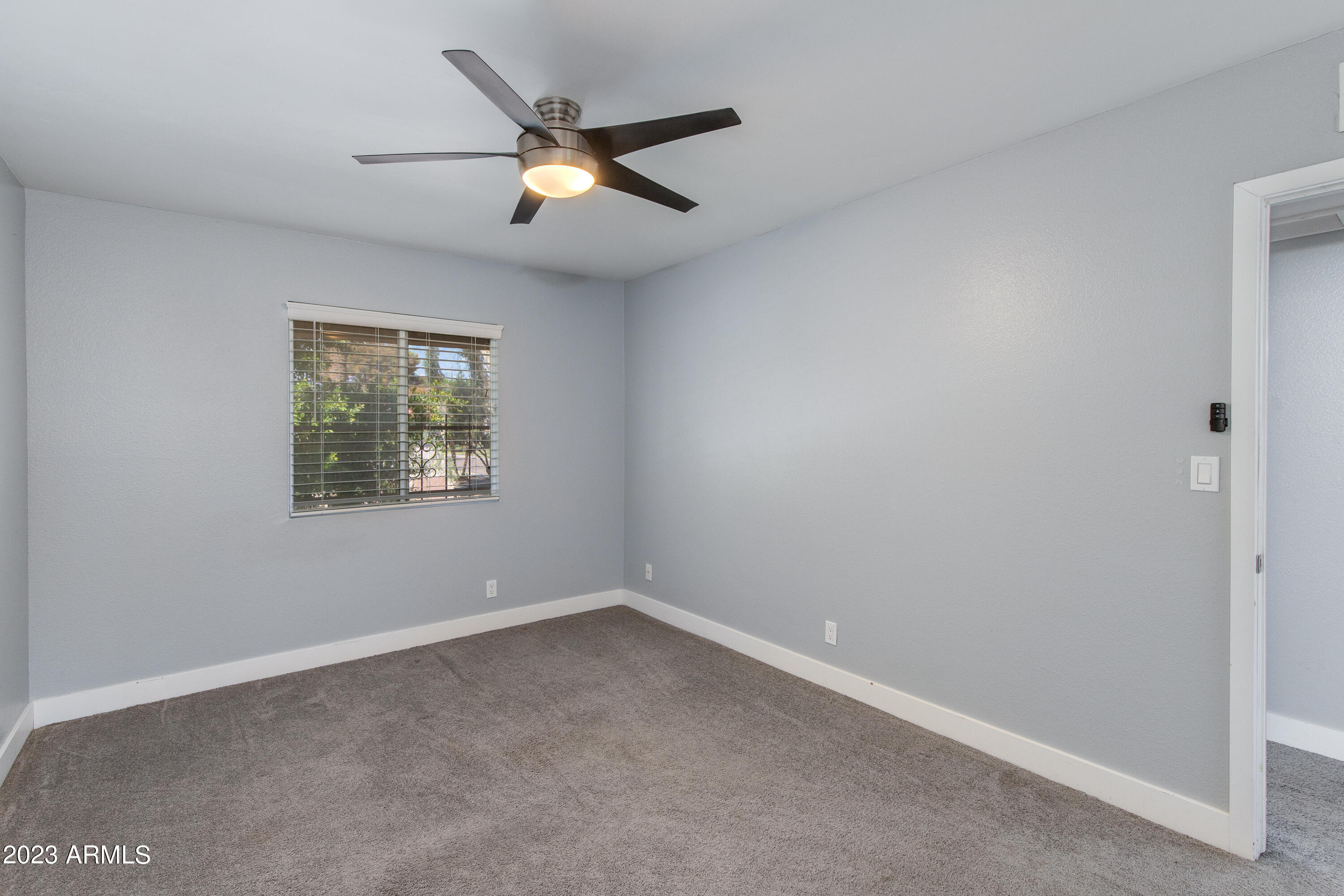 1225 E LAWRENCE Lane