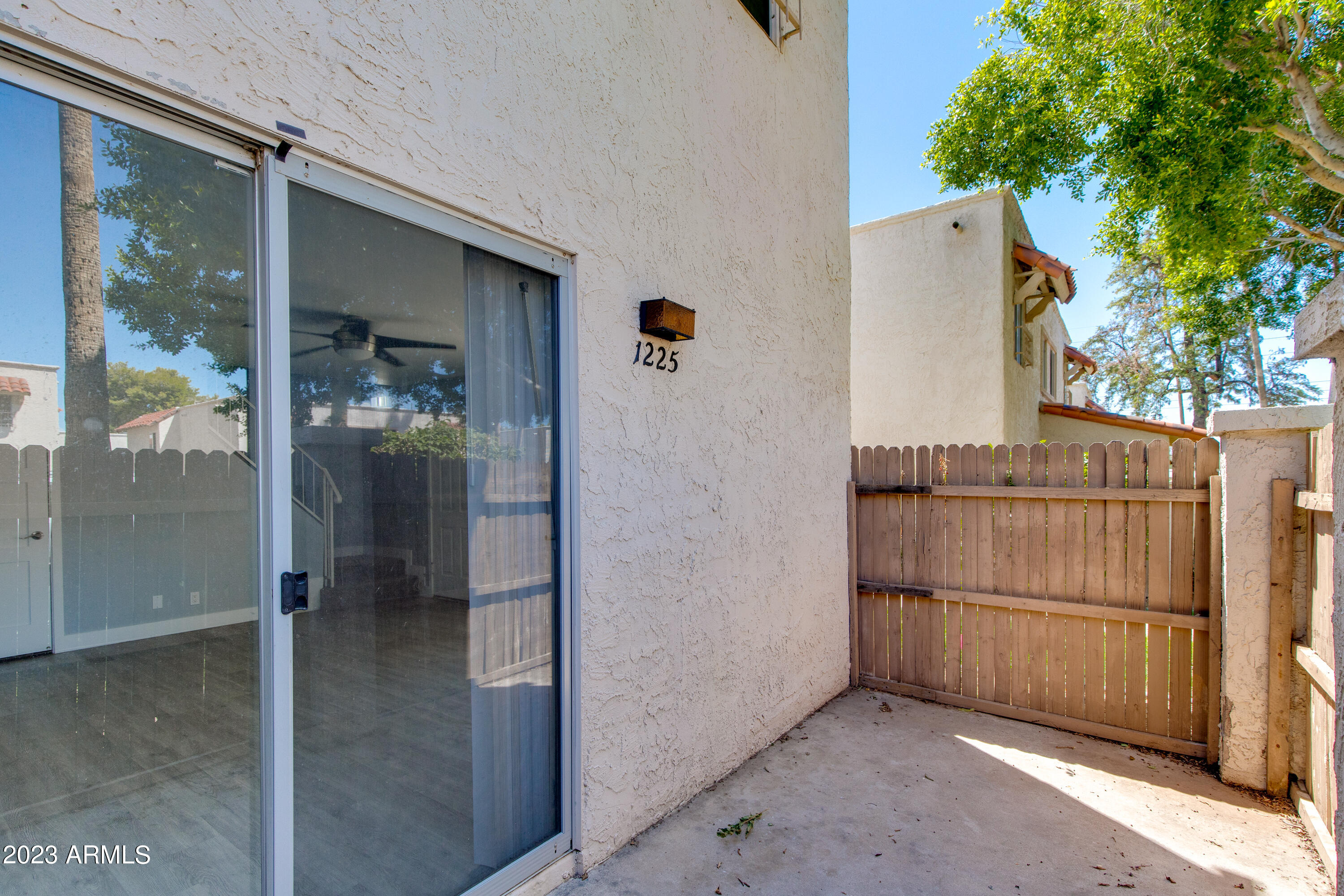 1225 E LAWRENCE Lane