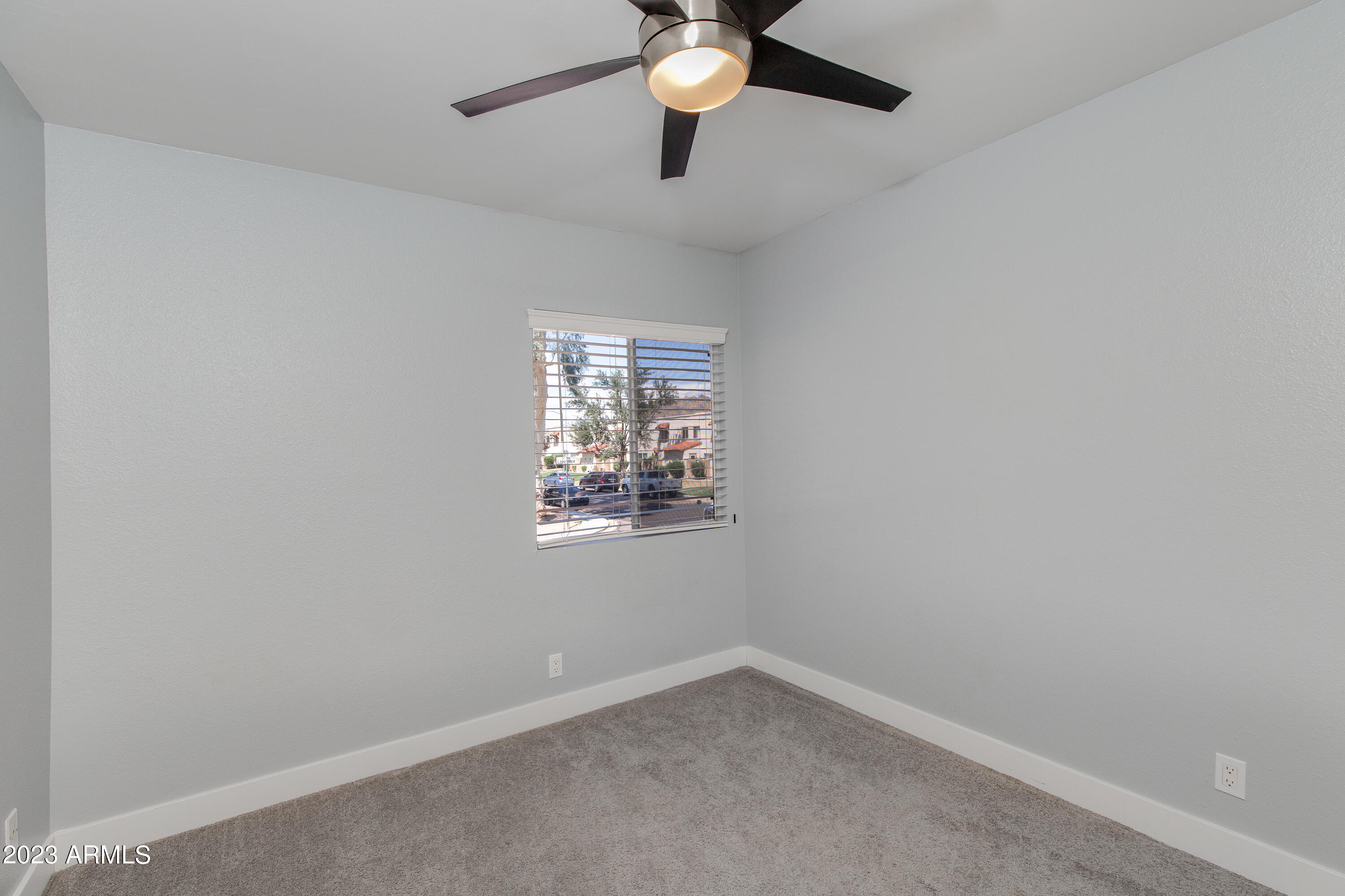 1225 E LAWRENCE Lane
