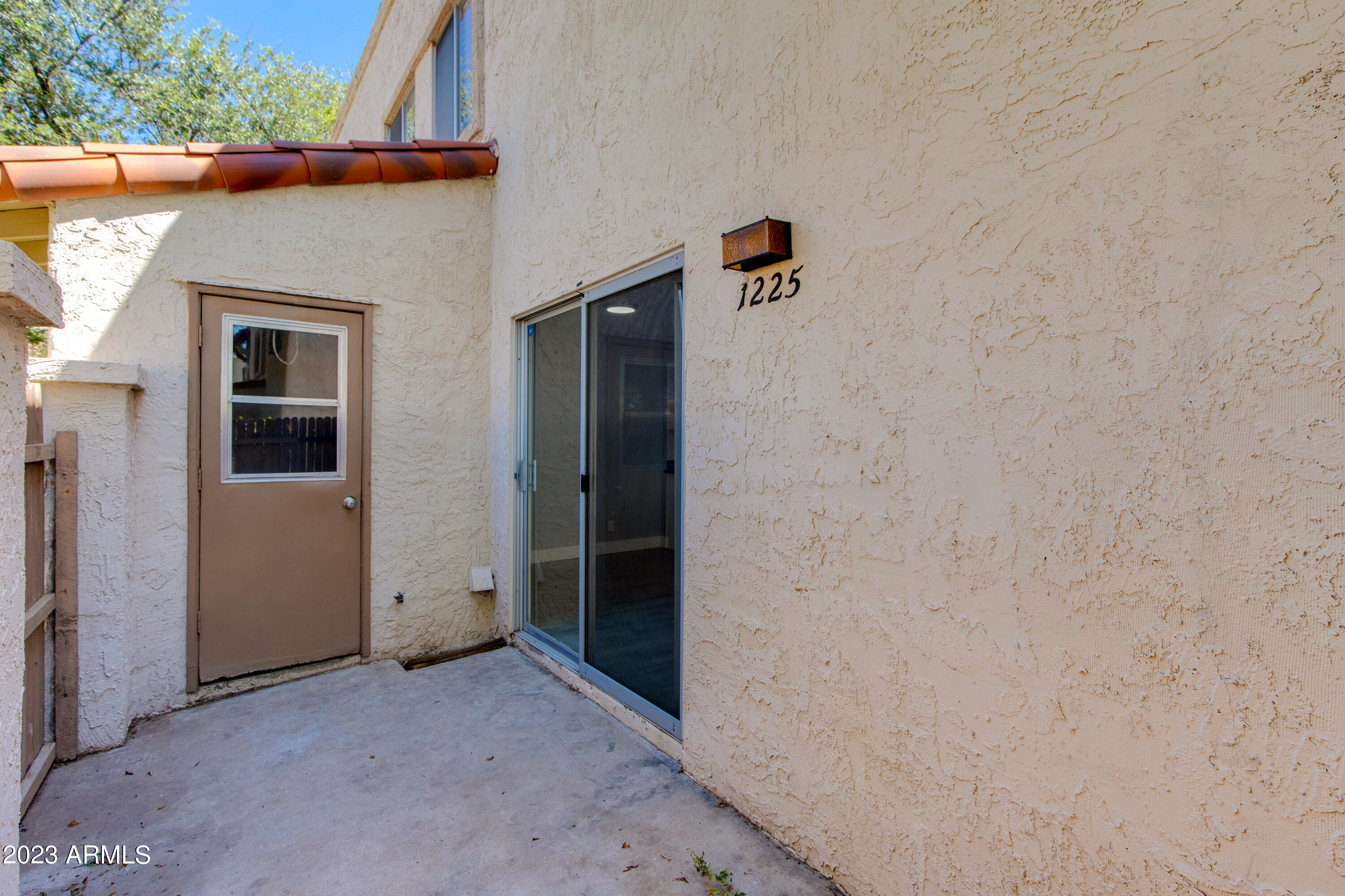 1225 E LAWRENCE Lane
