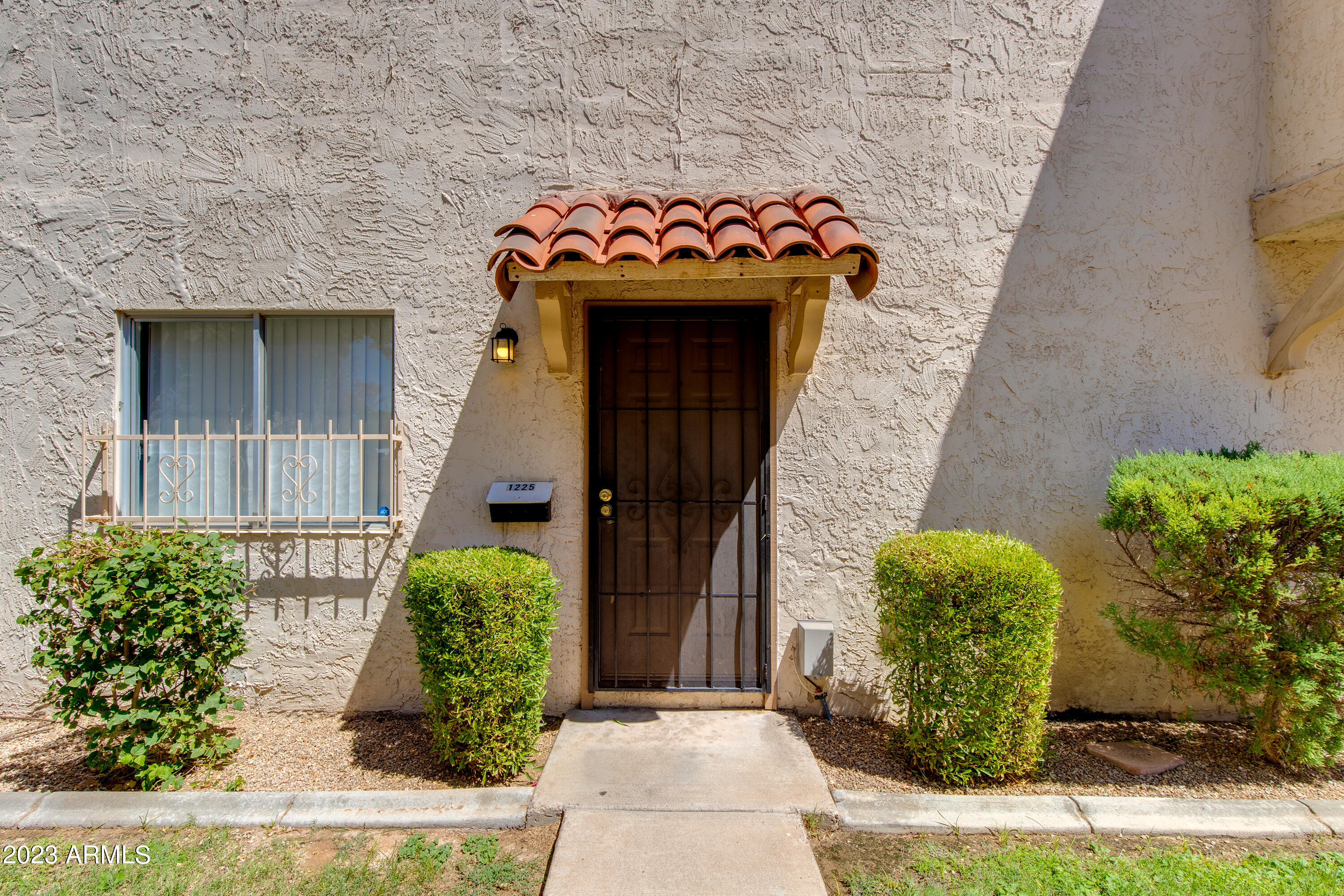1225 E LAWRENCE Lane