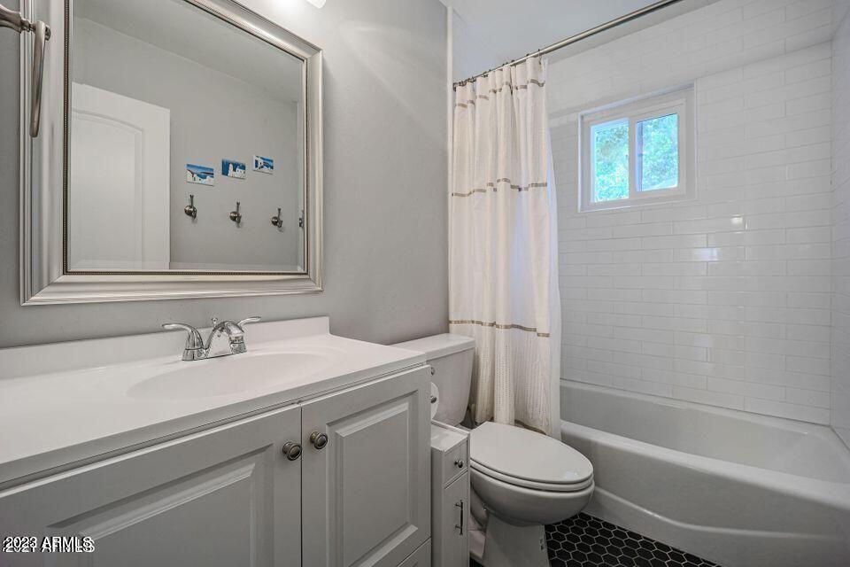 4861 E CALLE REDONDA --