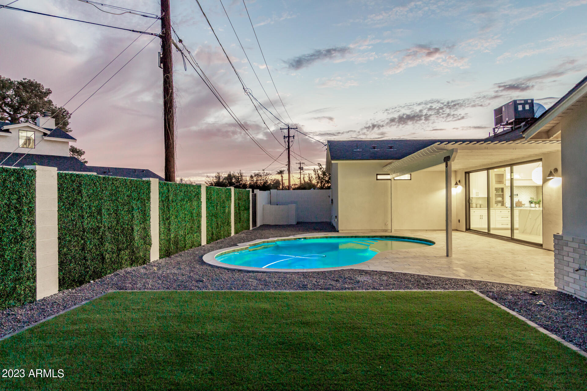 4847 E CLARENDON Avenue