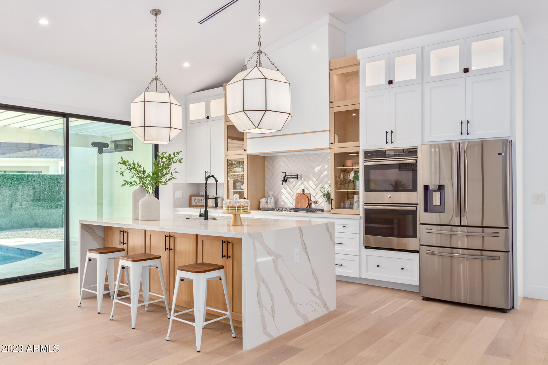 4847 E CLARENDON Avenue