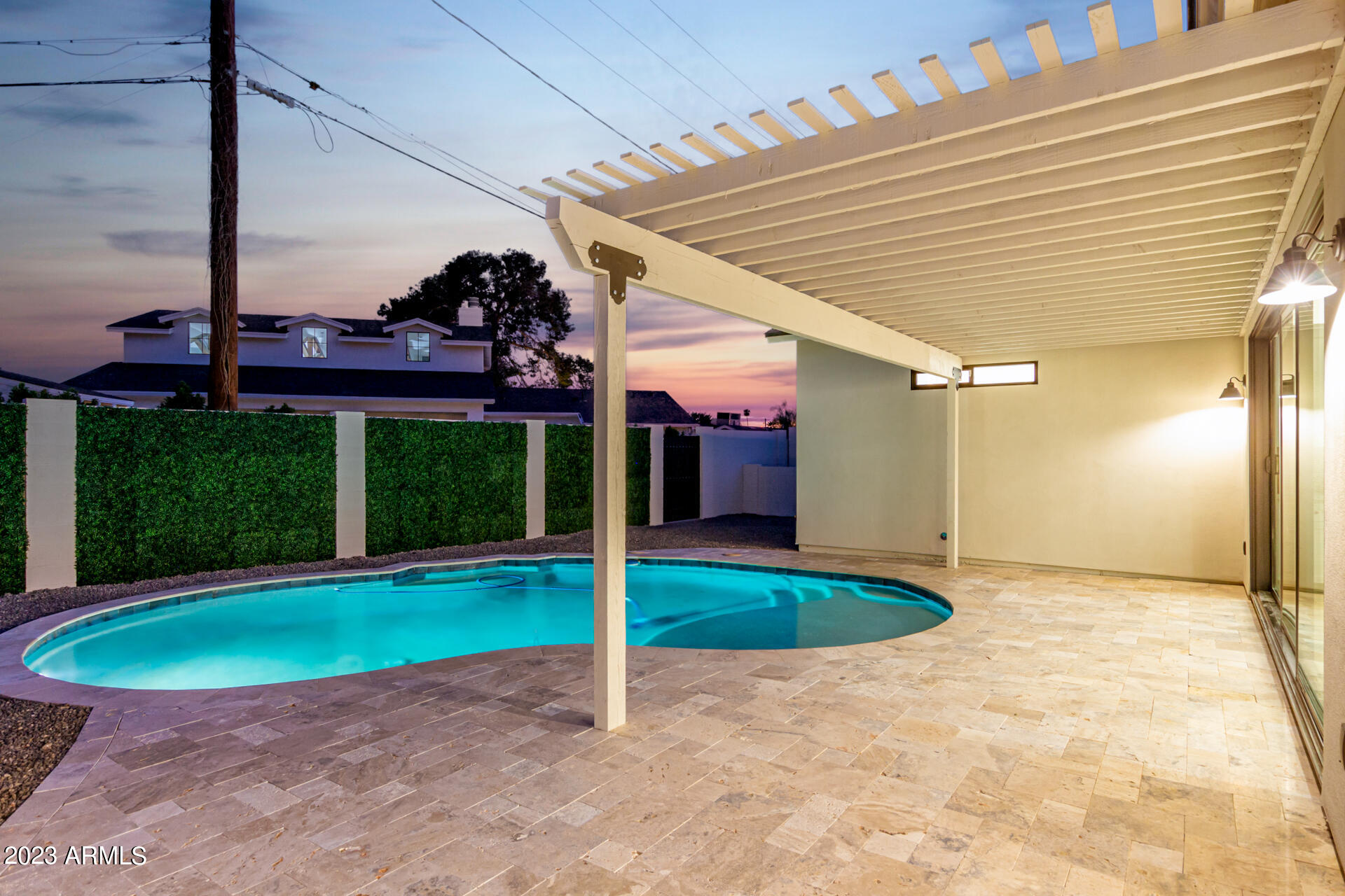 4847 E CLARENDON Avenue