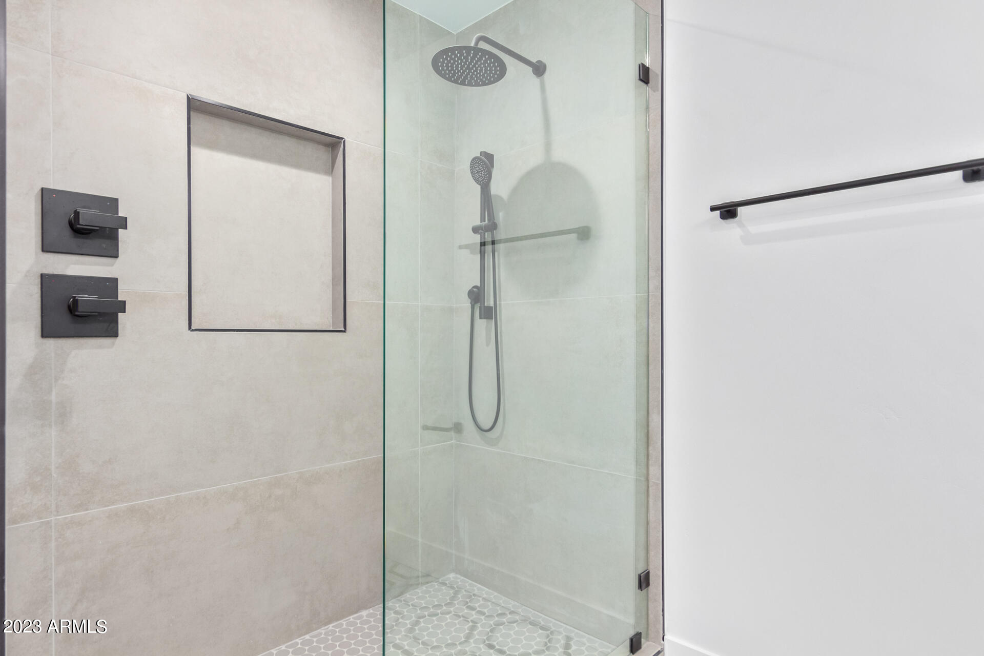 4847 E CLARENDON Avenue