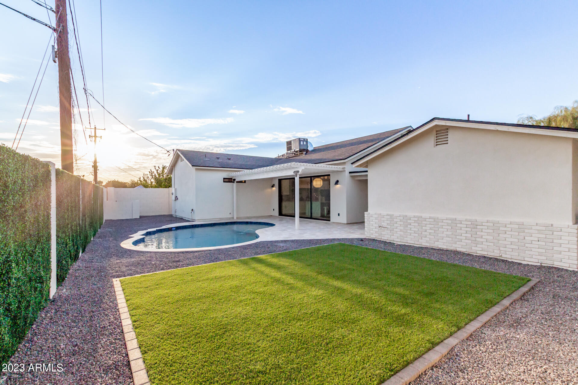 4847 E CLARENDON Avenue