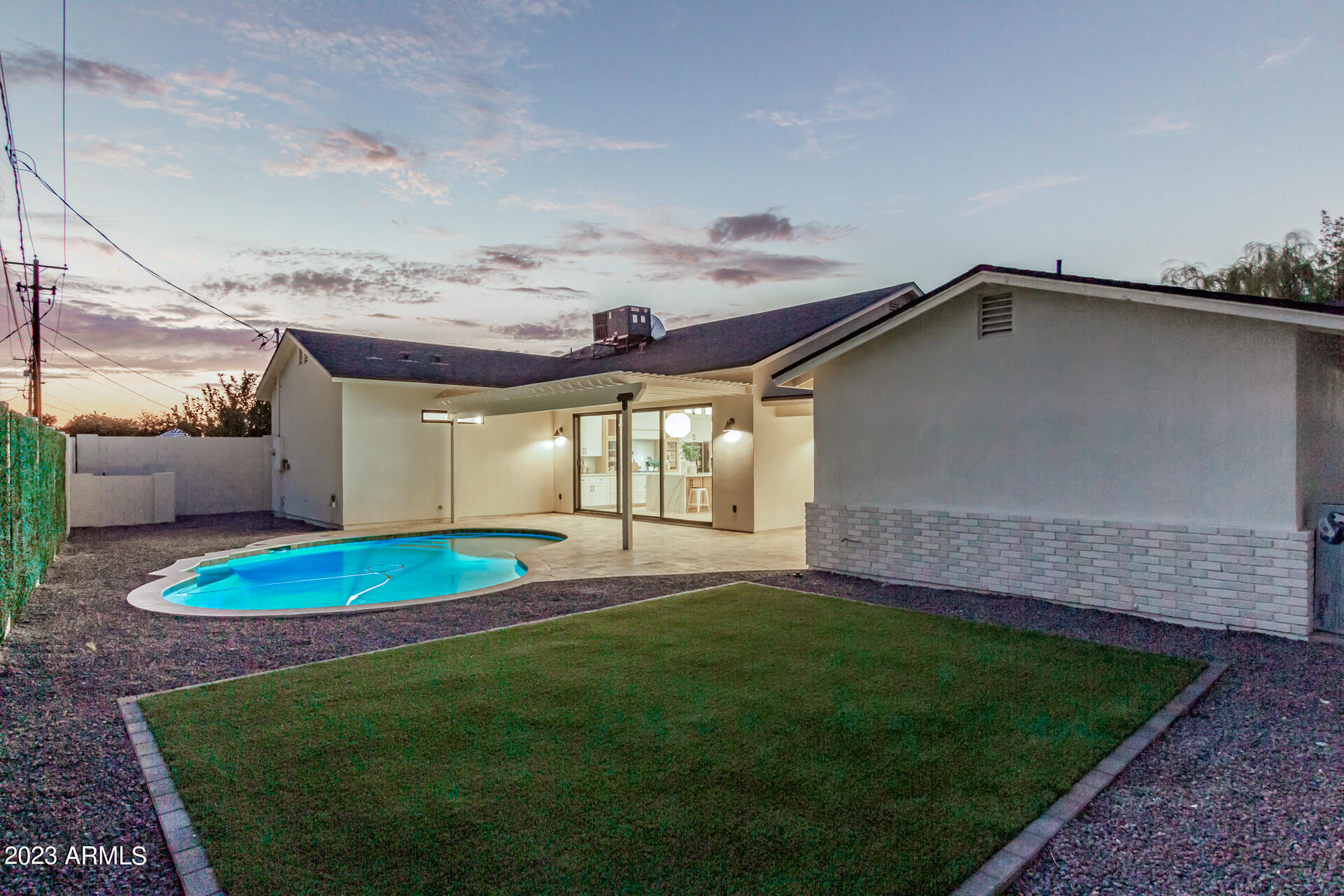 4847 E CLARENDON Avenue