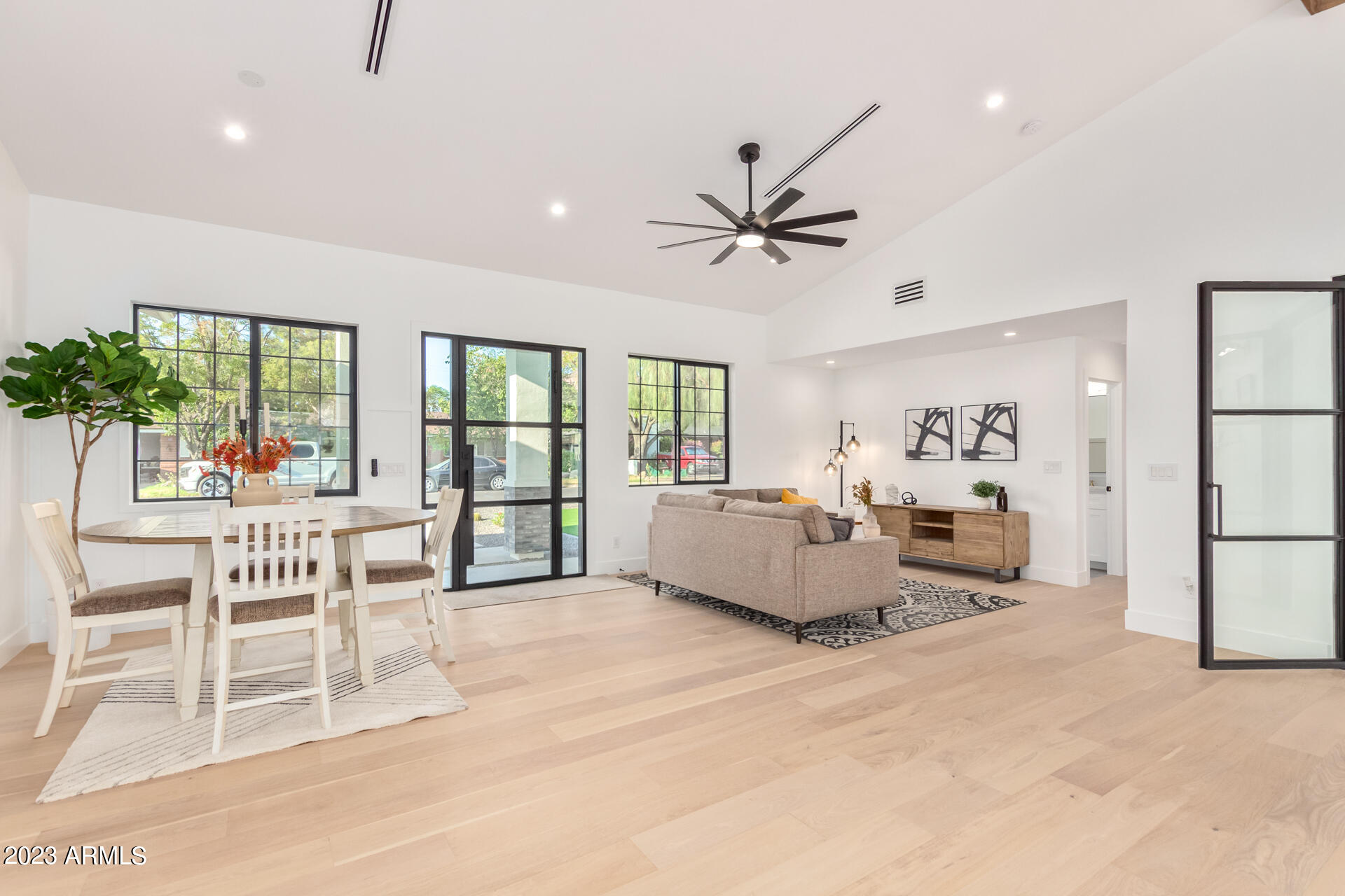 4847 E CLARENDON Avenue