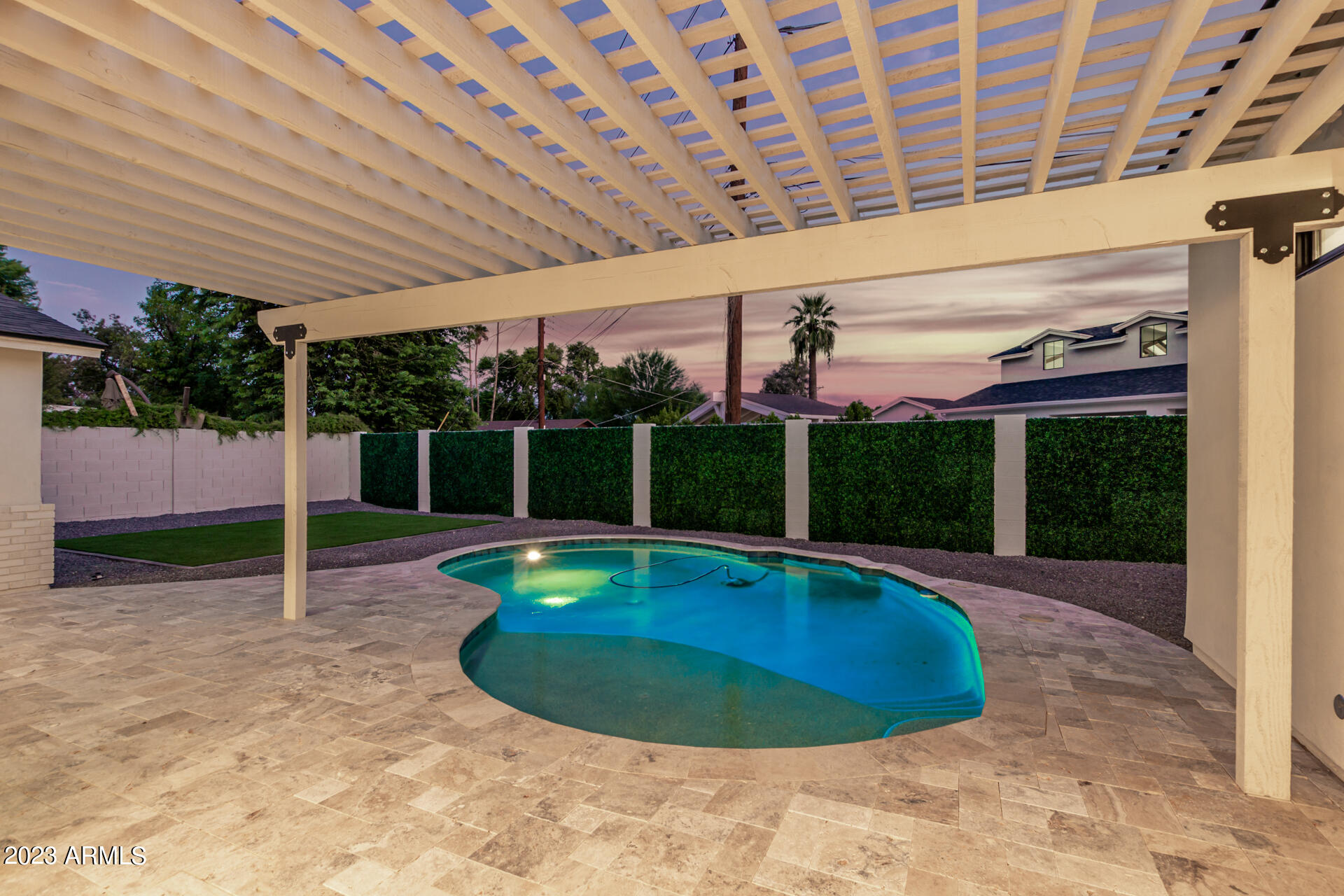 4847 E CLARENDON Avenue