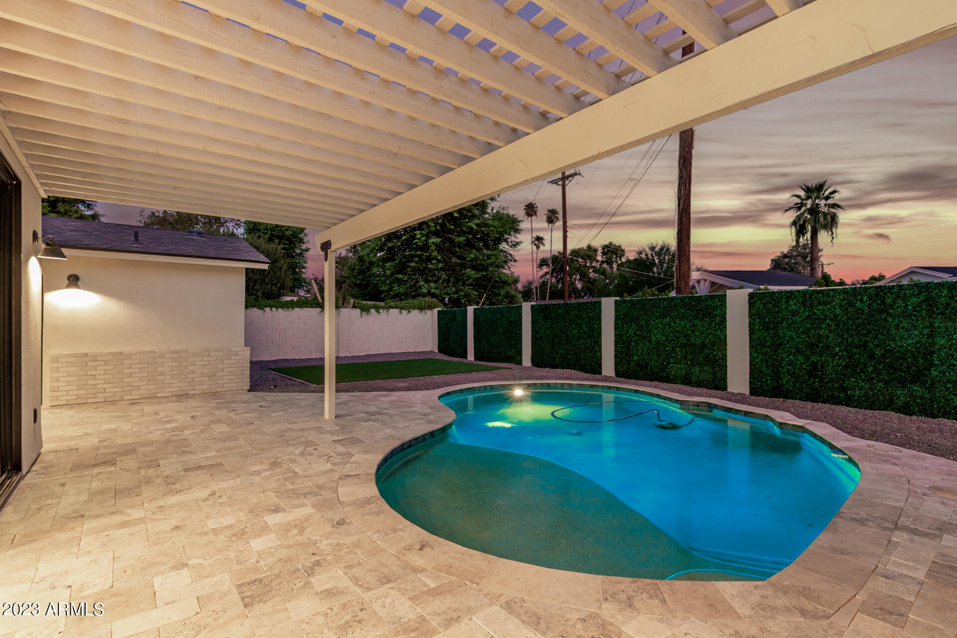 4847 E CLARENDON Avenue