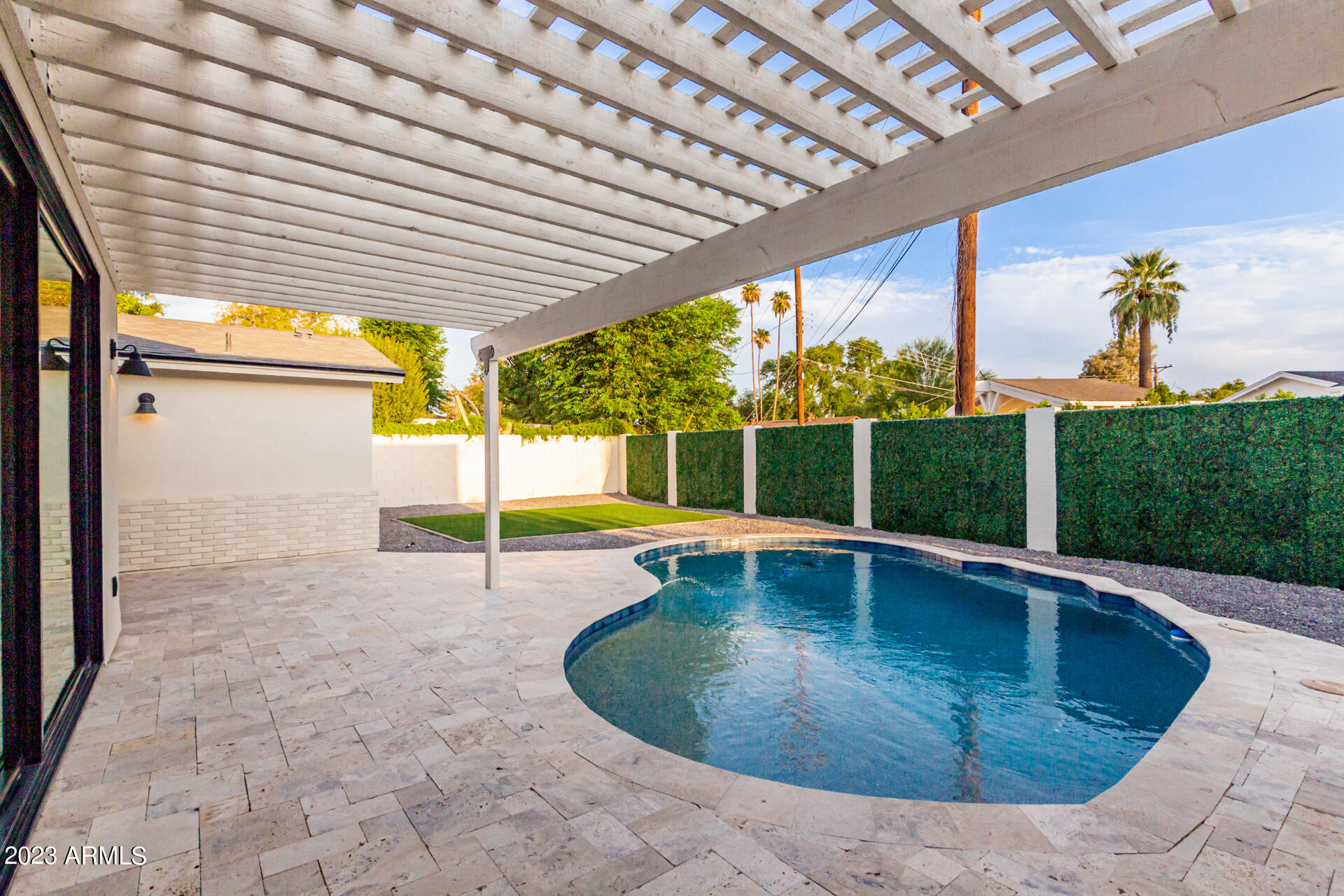 4847 E CLARENDON Avenue