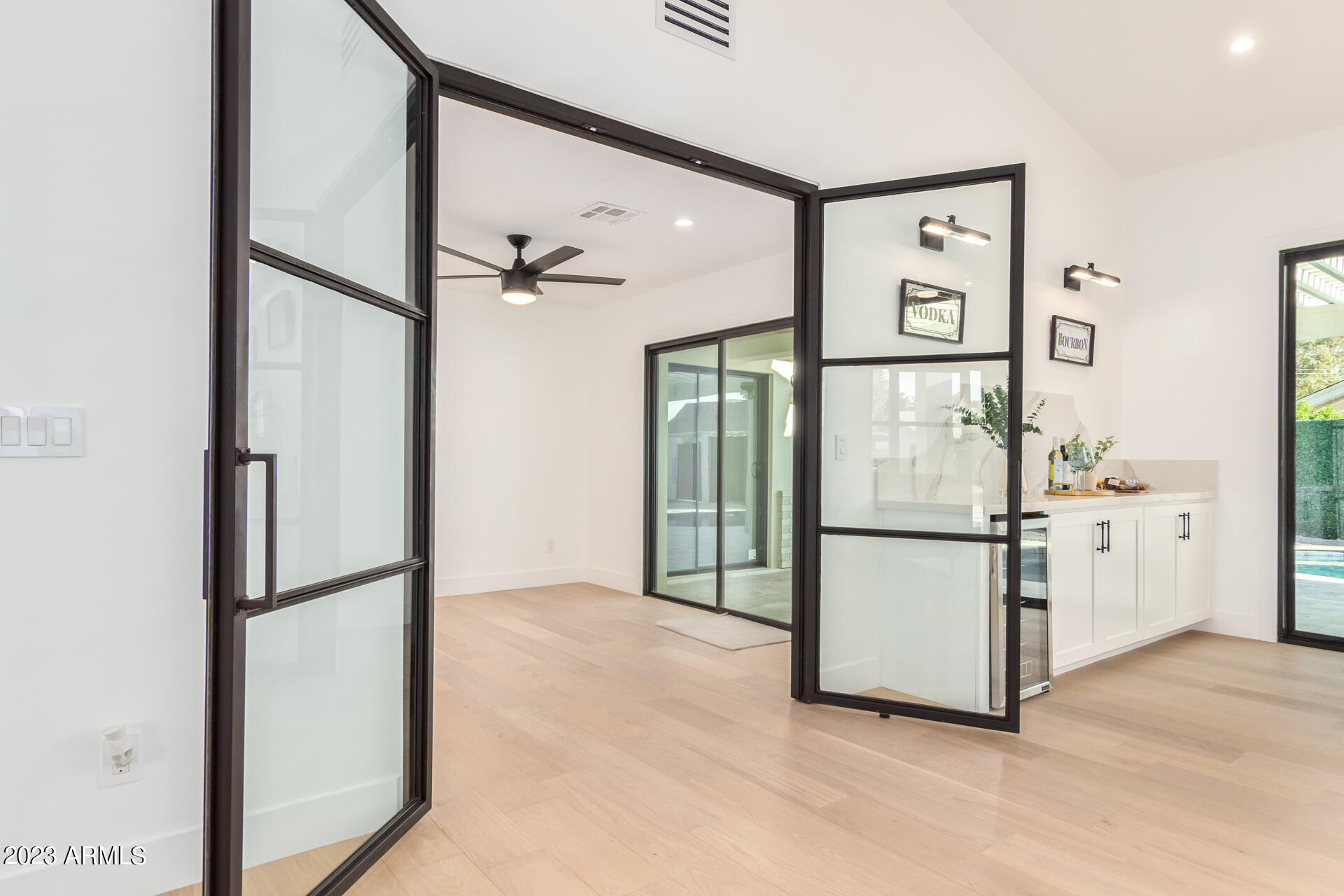 4847 E CLARENDON Avenue